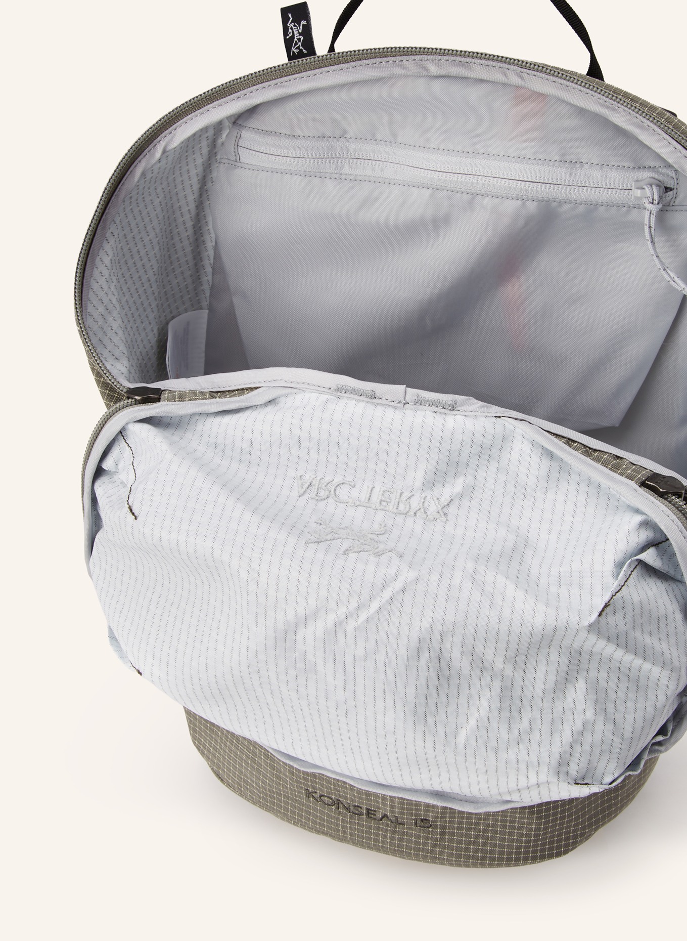 ARC'TERYX KONSEAL 15 backpack: OLIVE / WHITE