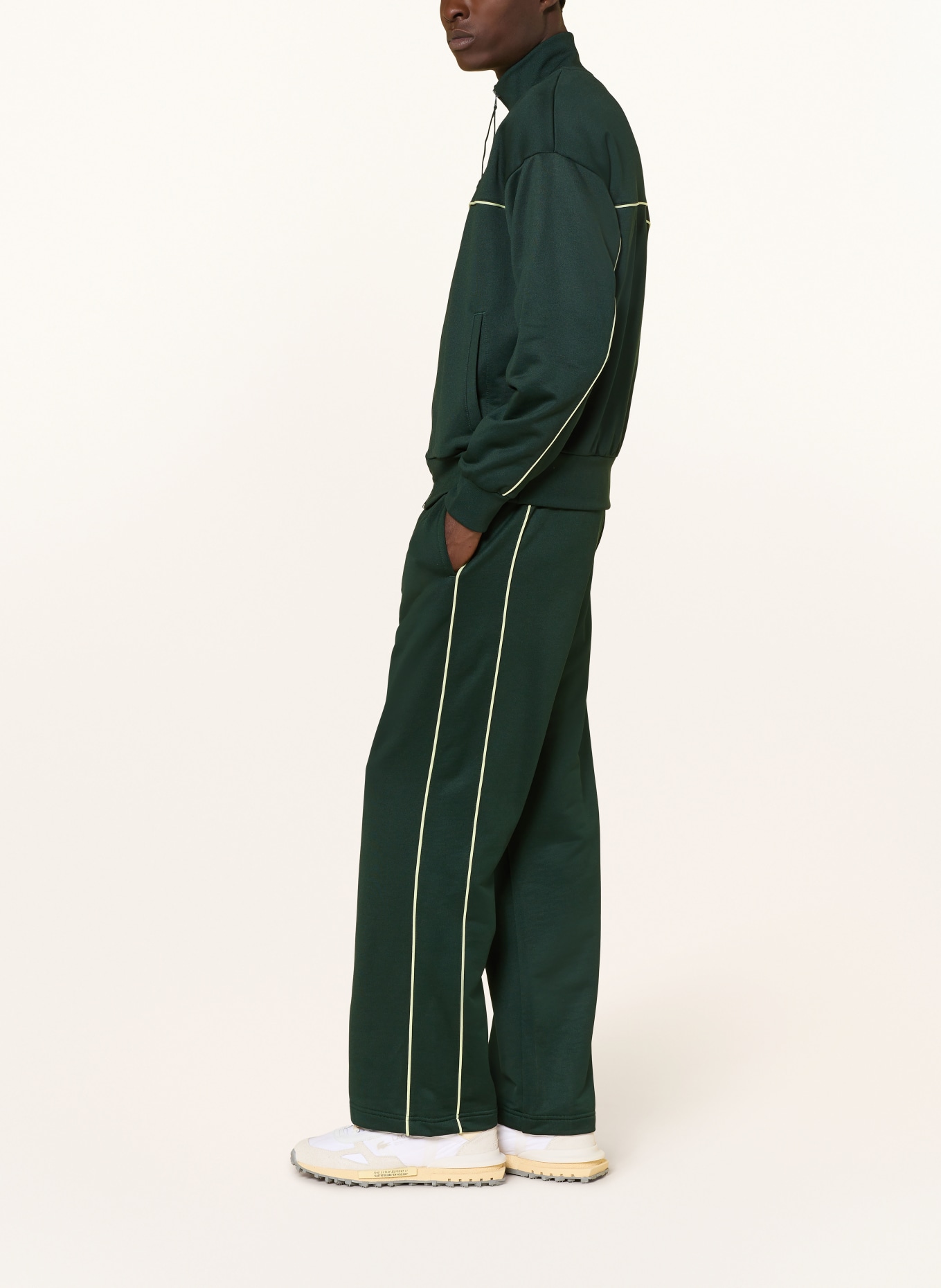 LACOSTE Track Pants mit Galonstreifen: DUNKELGRÜN / WEISS