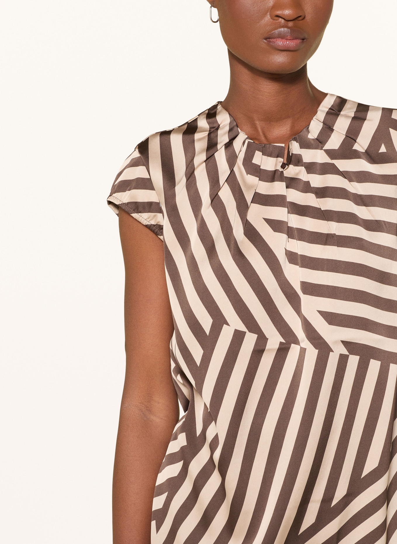 comma Blusenshirt aus Satin: BEIGE / DUNKELGRAU