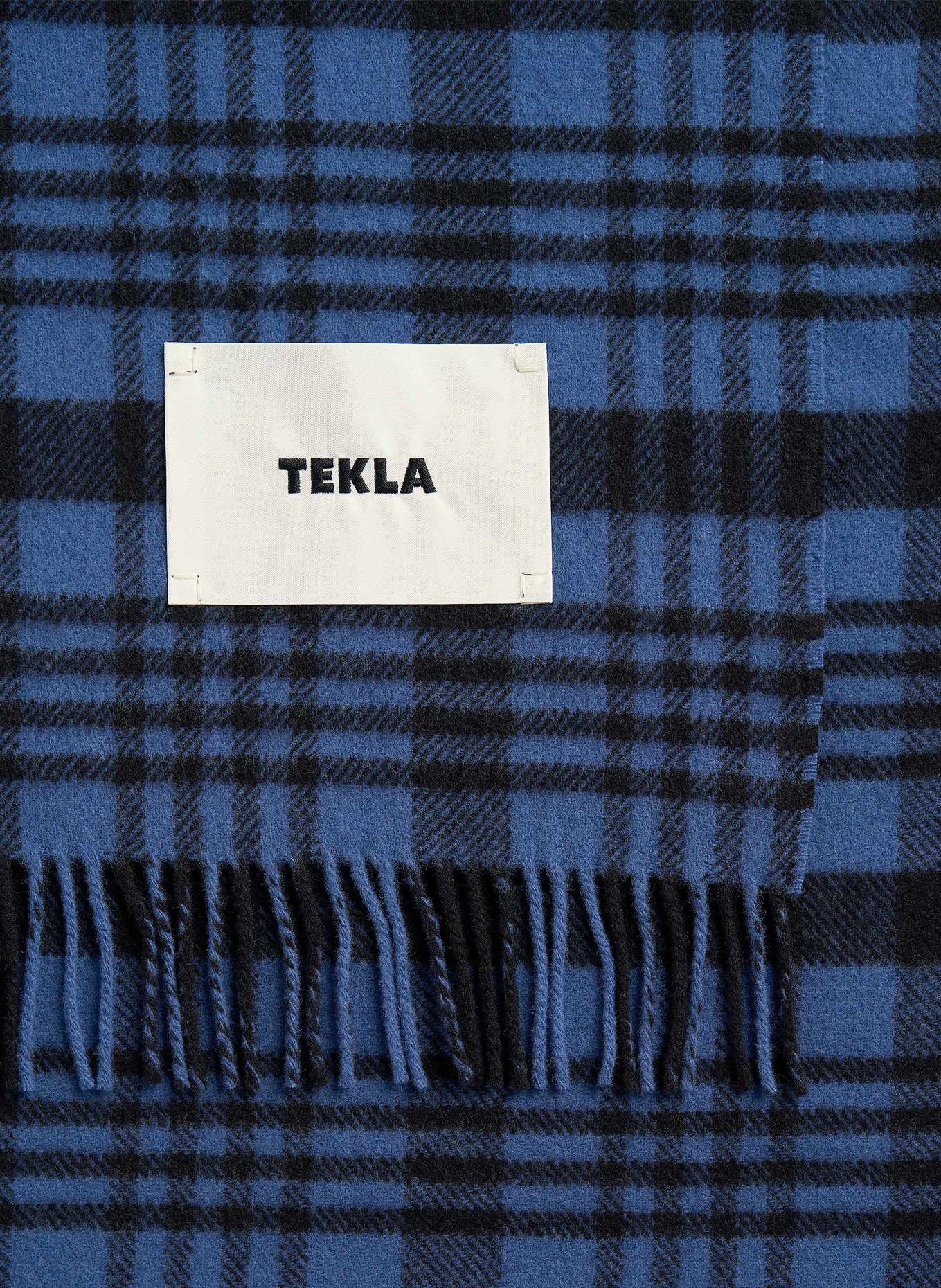 TEKLA Plaid: MODRÁ / ČERNÁ