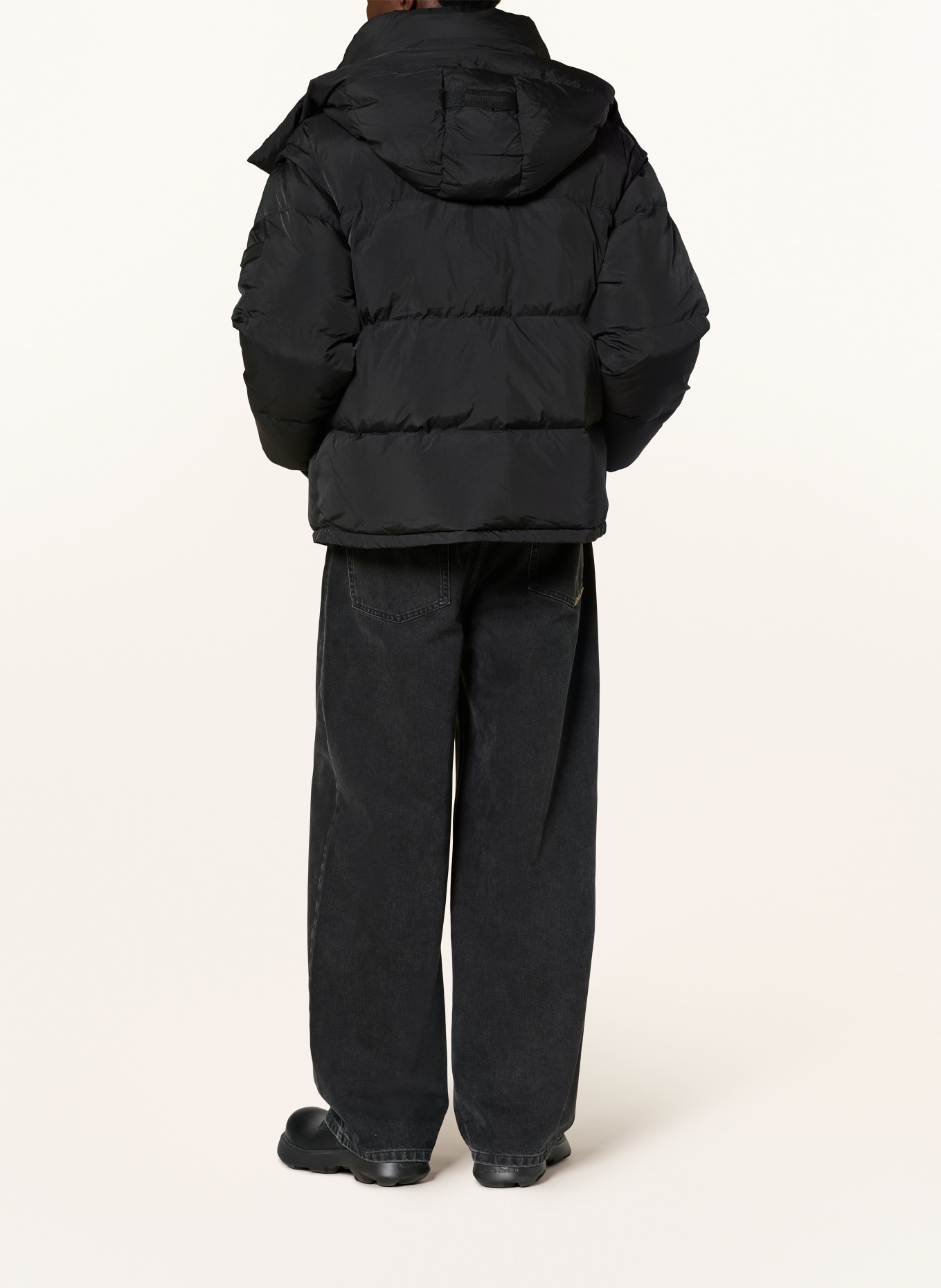 WRSTBHVR Oversized-Daunenjacke DAVE V2 mit abnehmbaren Ärmeln und Kapuze: SCHWARZ