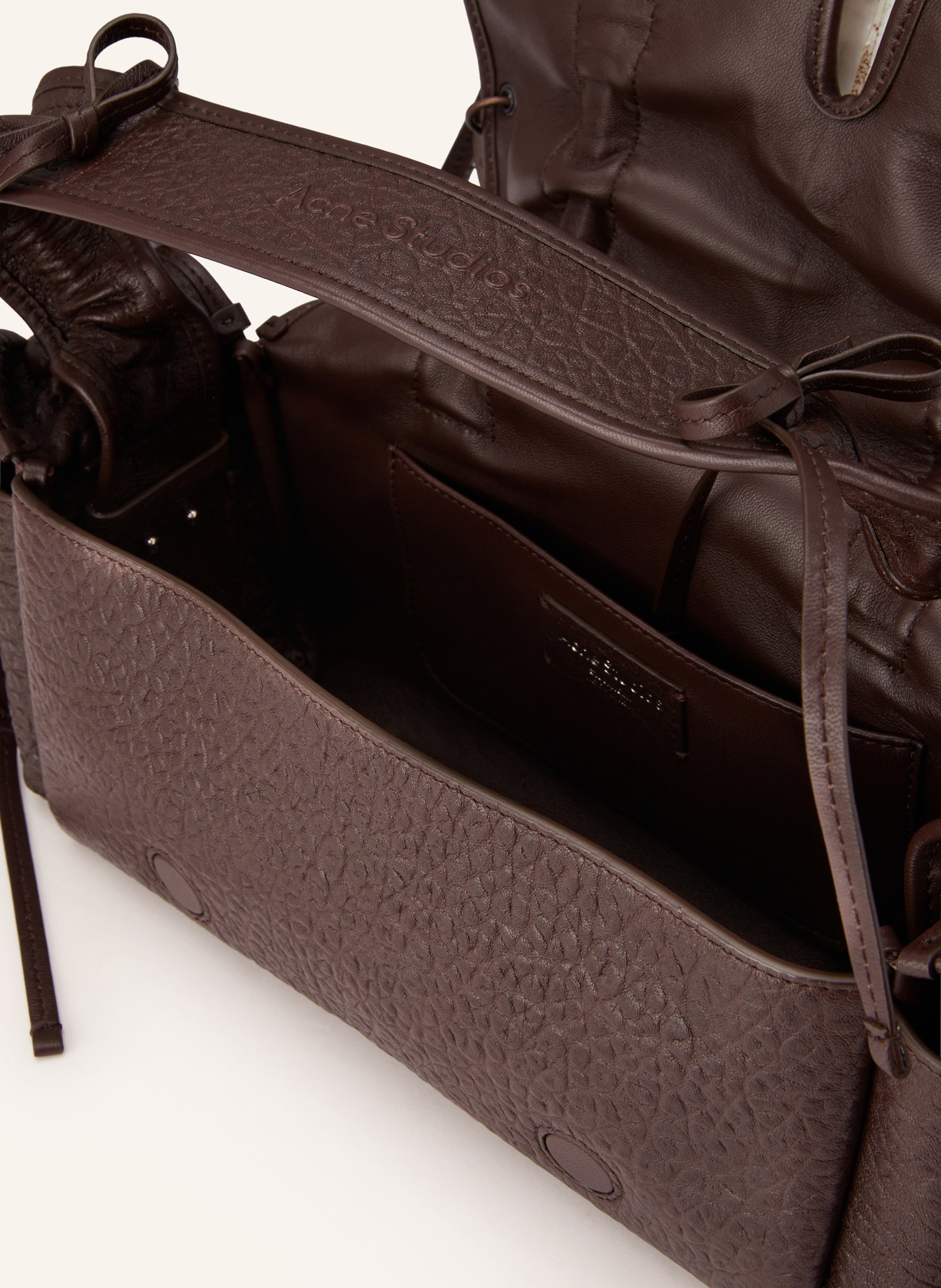 Acne Studios Handtasche: DUNKELBRAUN