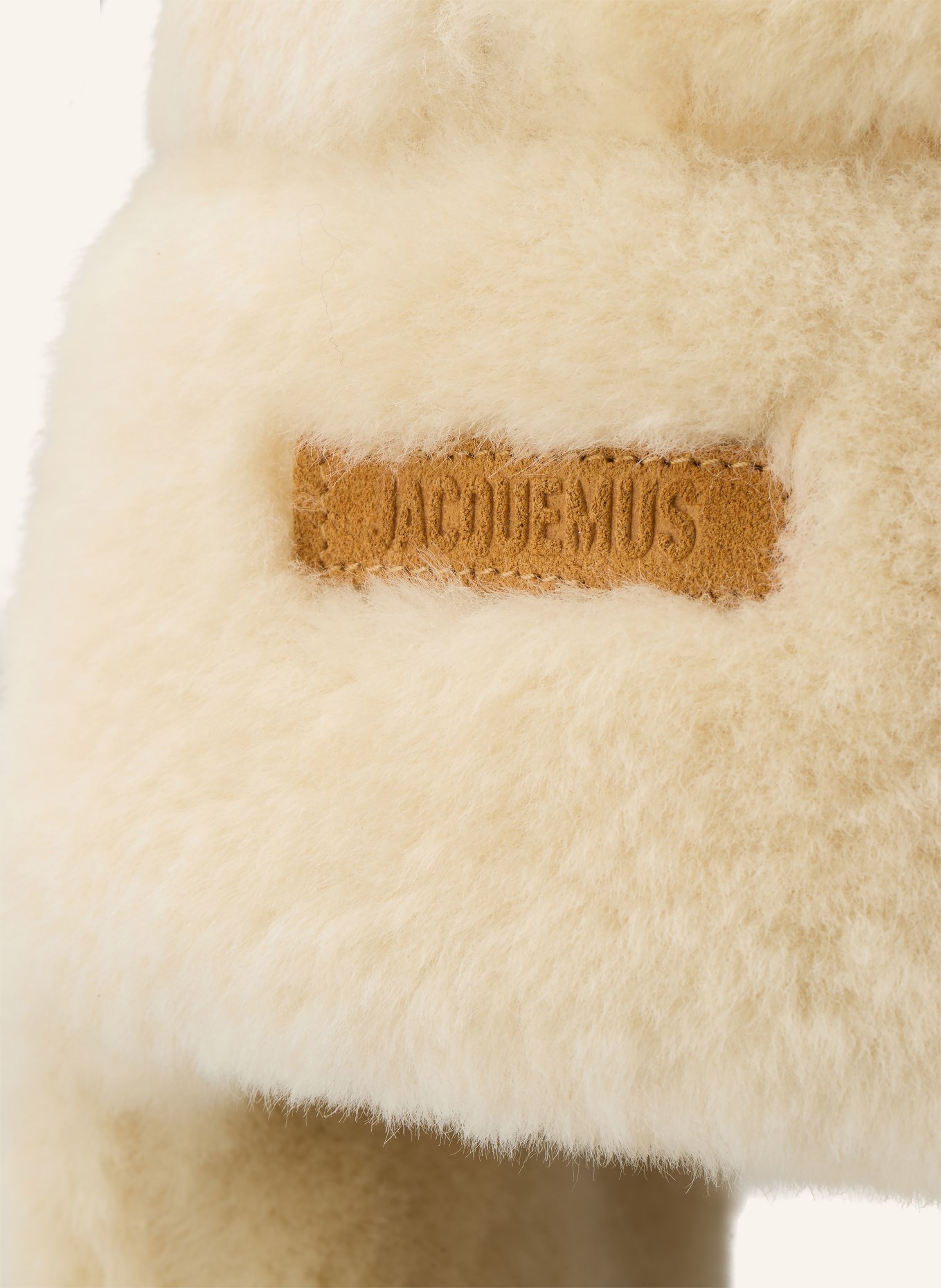 JACQUEMUS Čepice LA CHAPKA: KRÉMOVÁ / SVĚTLE HNĚDÁ