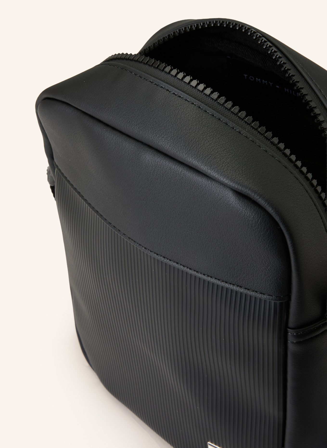 TOMMY HILFIGER shoulder bag: BLACK