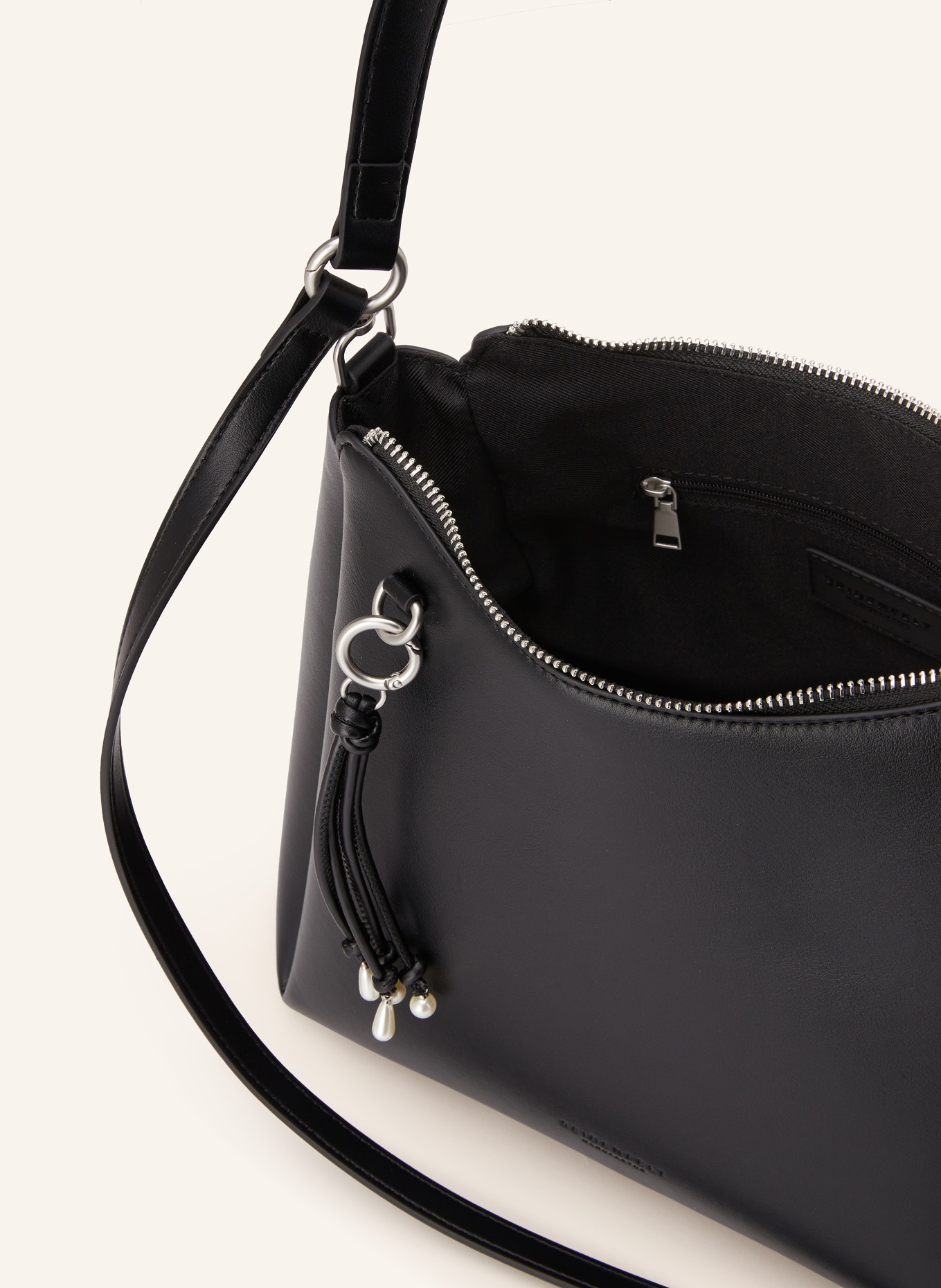 SEIDENFELT Schultertasche SANDVE: SCHWARZ / SILBER