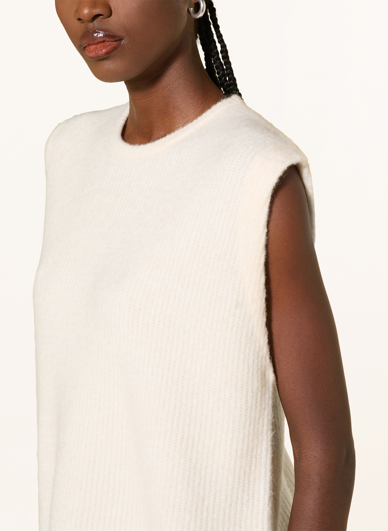 MRS & HUGS sleeveless sweater: CREAM