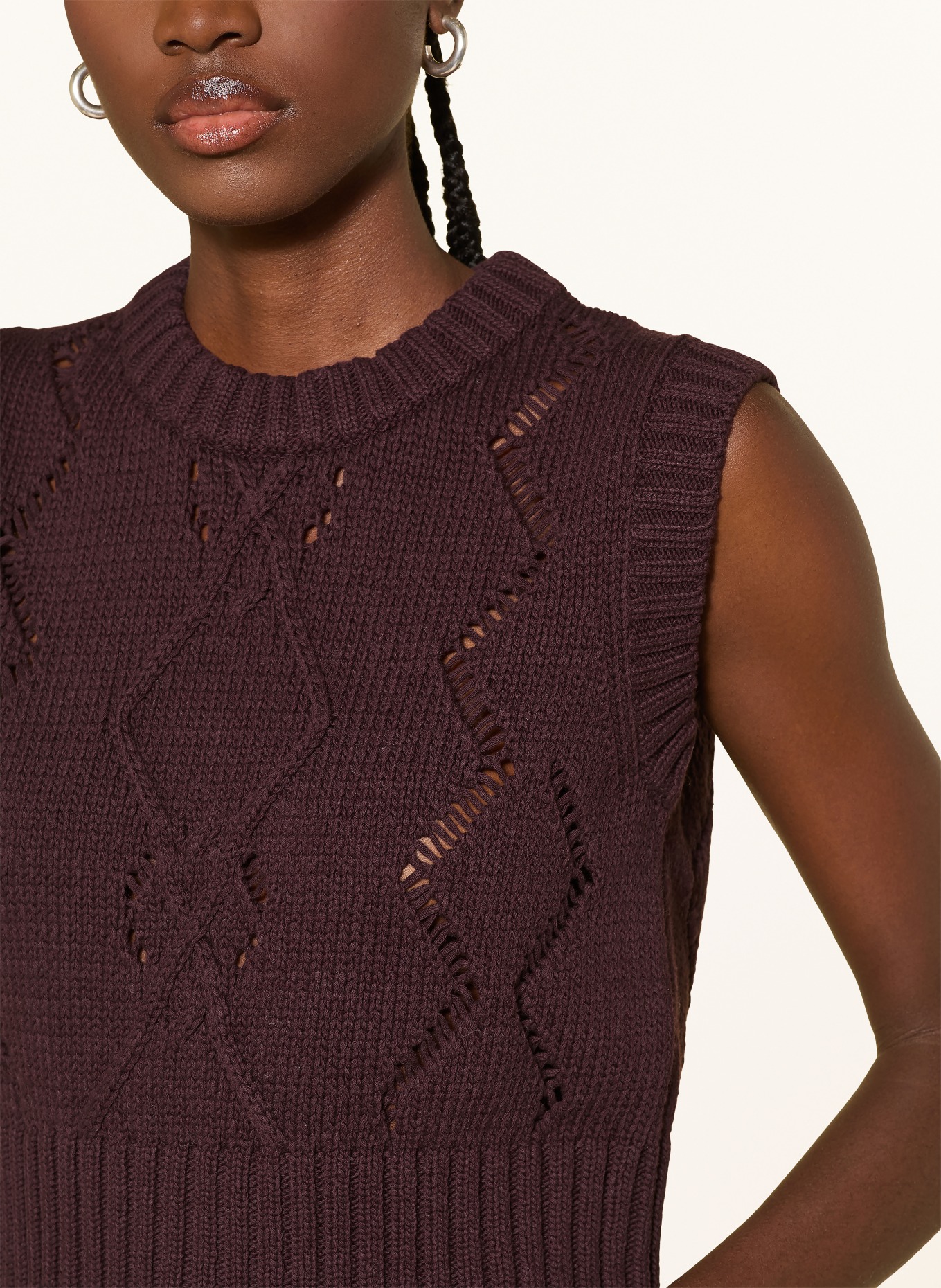 MRS & HUGS sleeveless sweater: DARK PURPLE