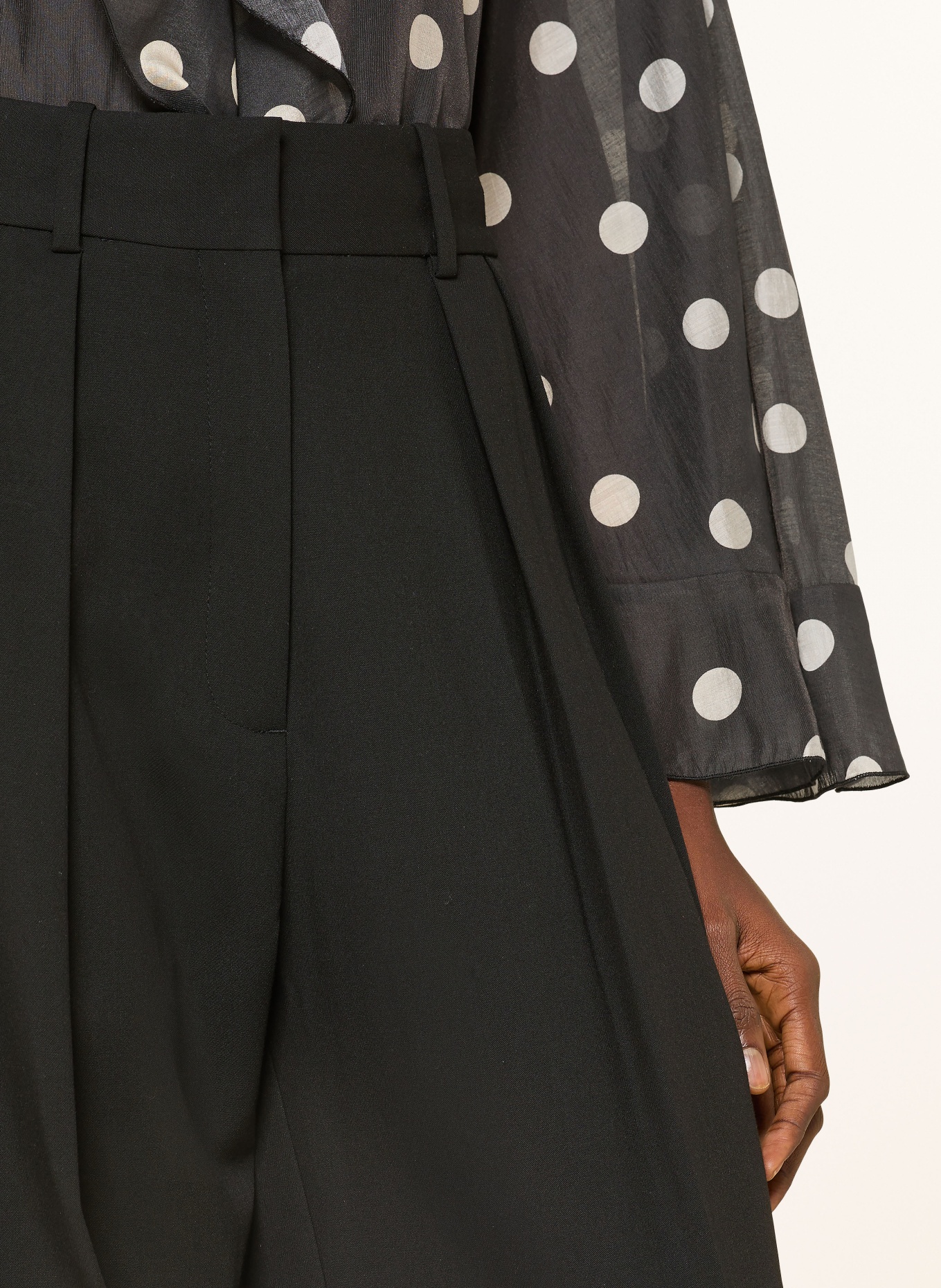 MRS & HUGS Spodnie z materiału typu marlene: CZARNY