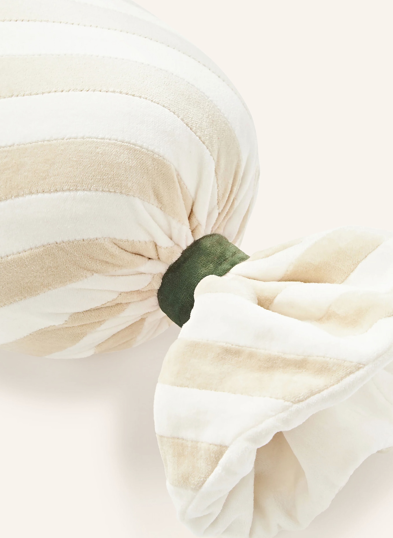 Westwing Collection Dekokissen BOMBOM aus Samt: BEIGE / WEISS