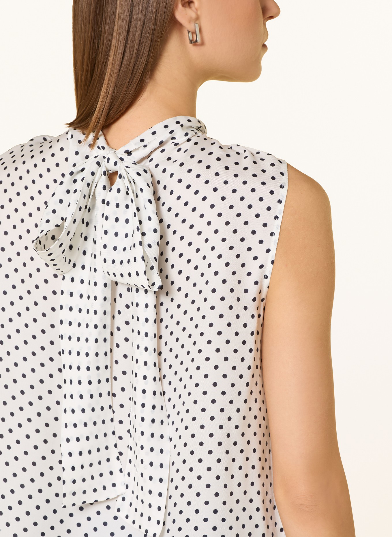 darling harbour Silk bow blouse: offwhite / black