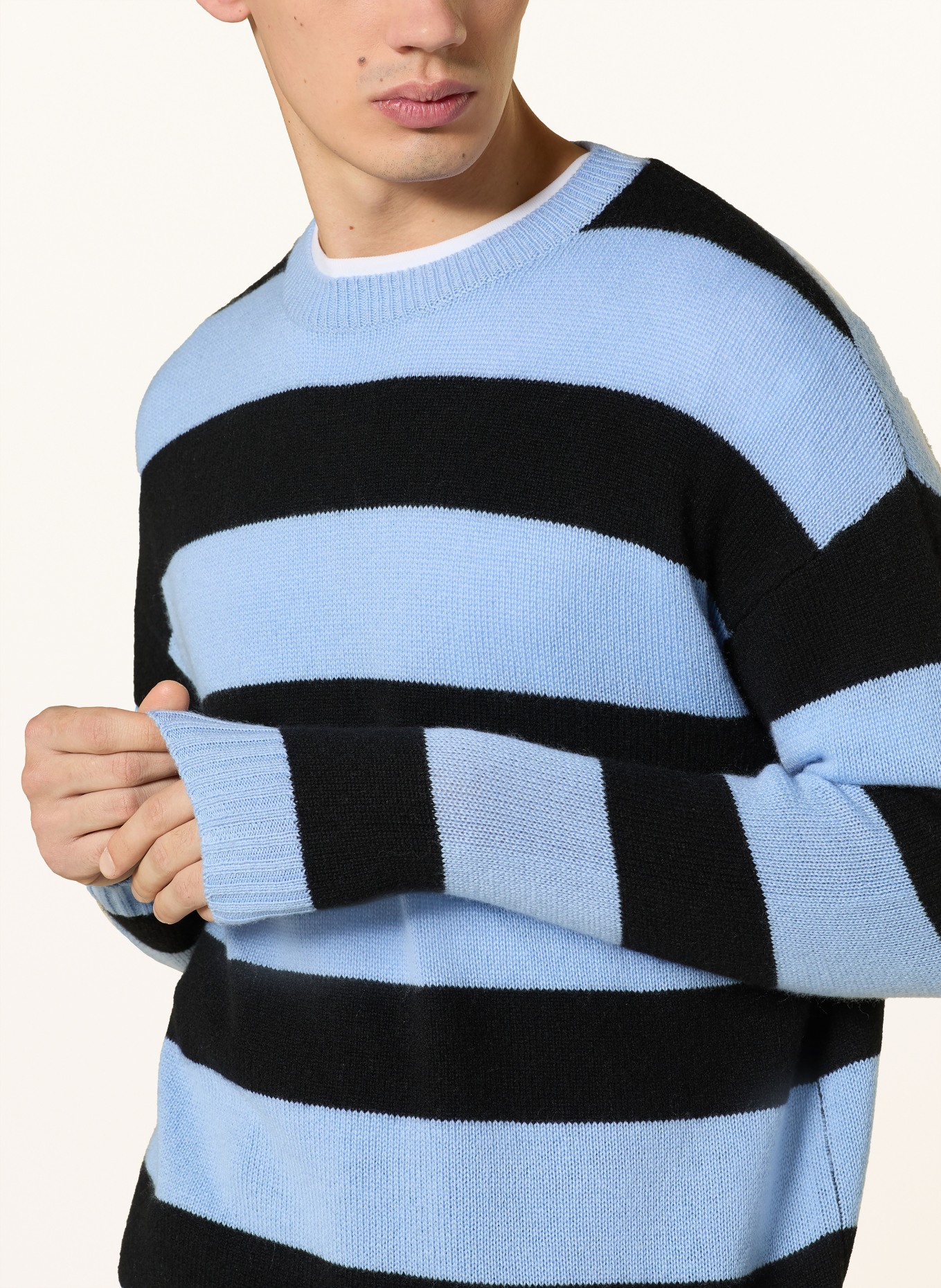 CLOSED Kasjmiertrui: LICHTBLAUW / ZWART