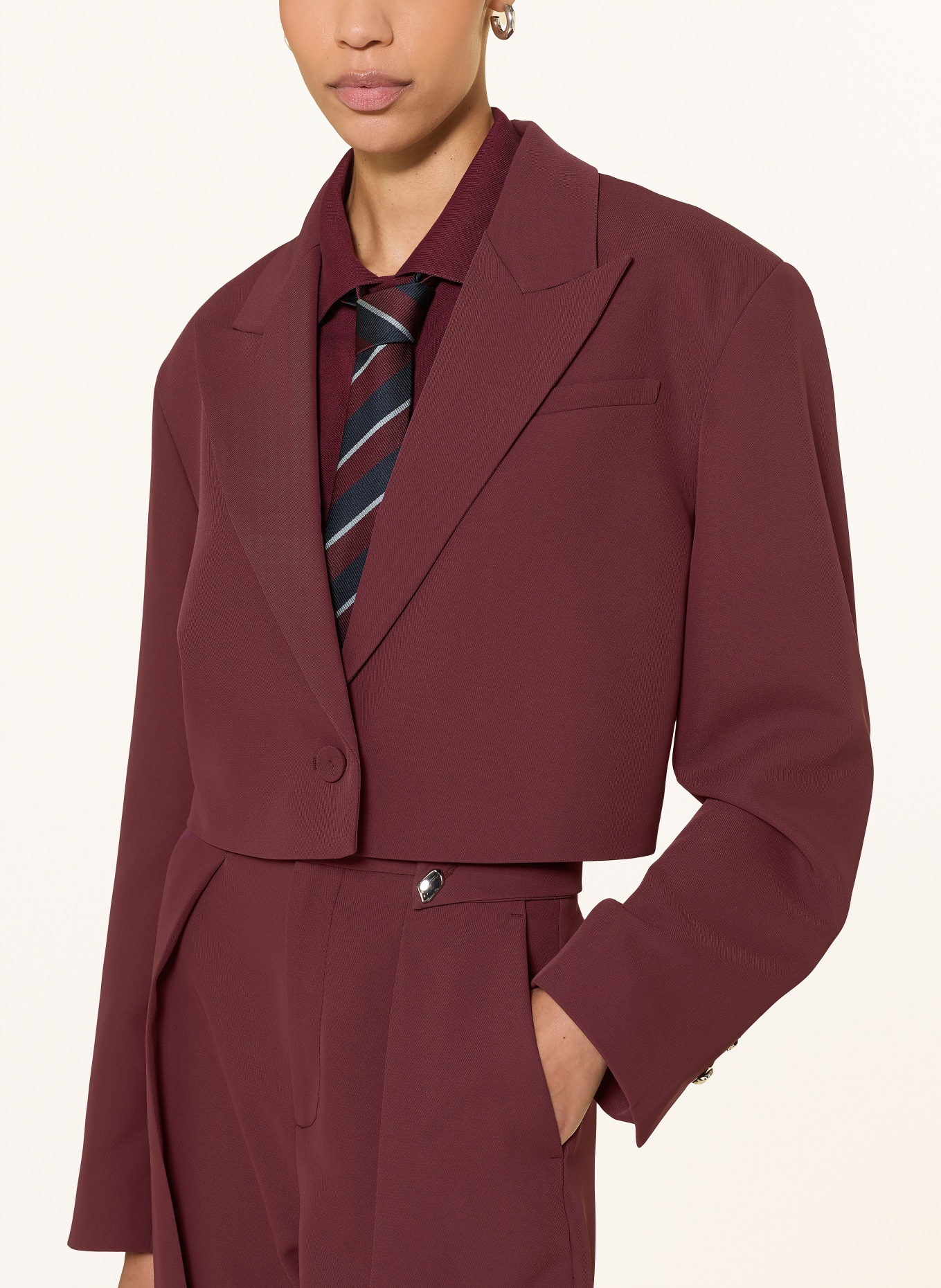 MRS & HUGS Krátký blejzr: TMAVĚ ČERVENÁ