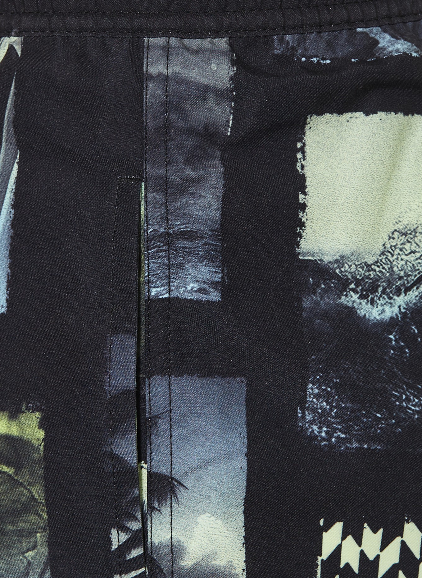 Sanetta Short de bain avec protection UV 50+: NOIR / GROEN / VERT