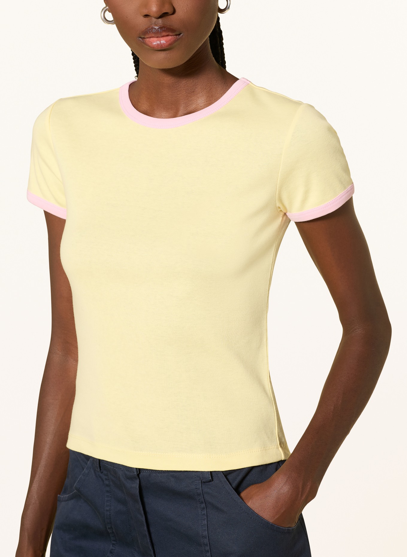 MRS & HUGS T-Shirt: GELB / ROSA