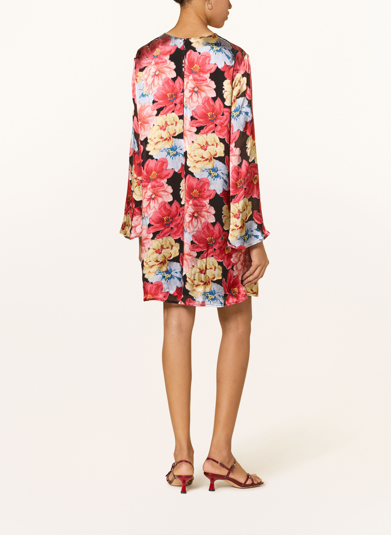 GESTUZ Šaty GZSIGRIDA: ČERVENÁ / TMAVĚ MODRÁ / ČERNÁ