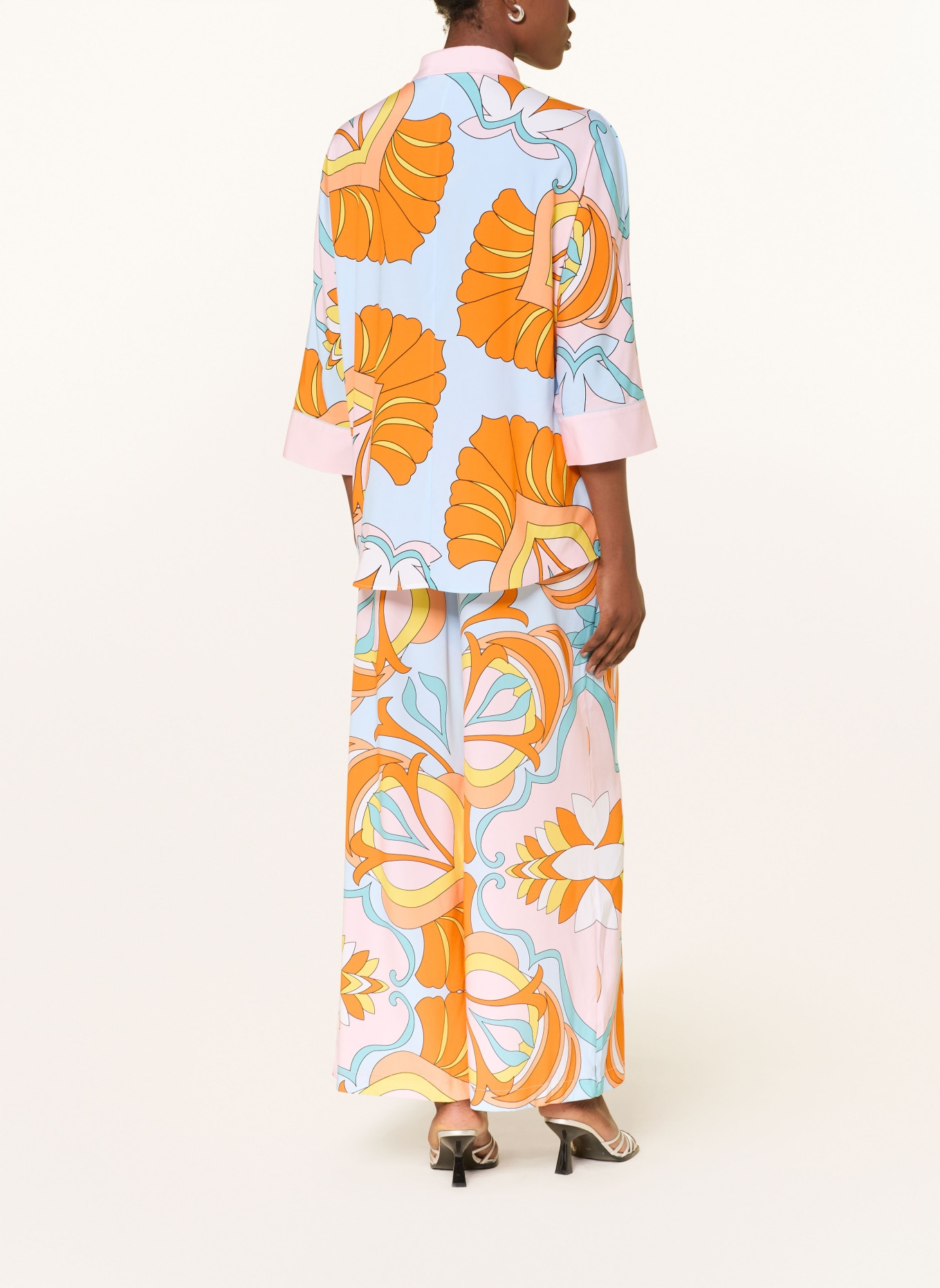 HERZENS Pantalon Marlene en soie: BLEU CLAIR / ORANGE / JAUNE