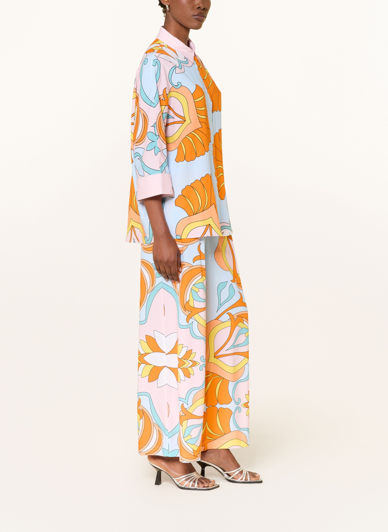 HERZENS Pantalon Marlene en soie: BLEU CLAIR / ORANGE / JAUNE