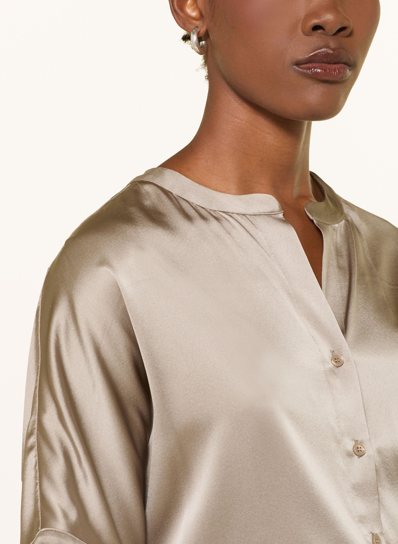 HERZENS Bluse aus Seide: SILBER