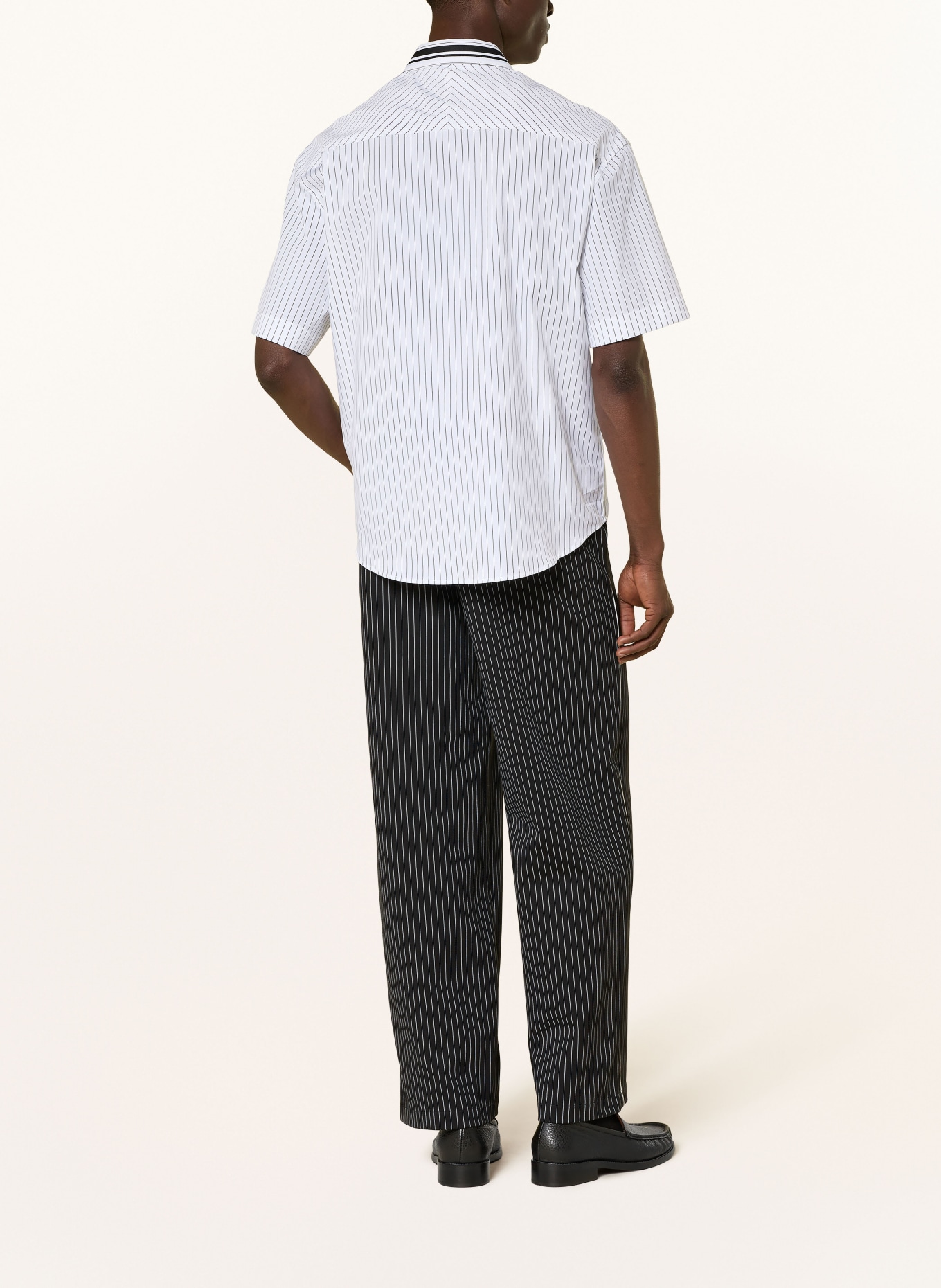 FRED PERRY Kurzarm-Hemd Comfort Fit: WEISS / SCHWARZ