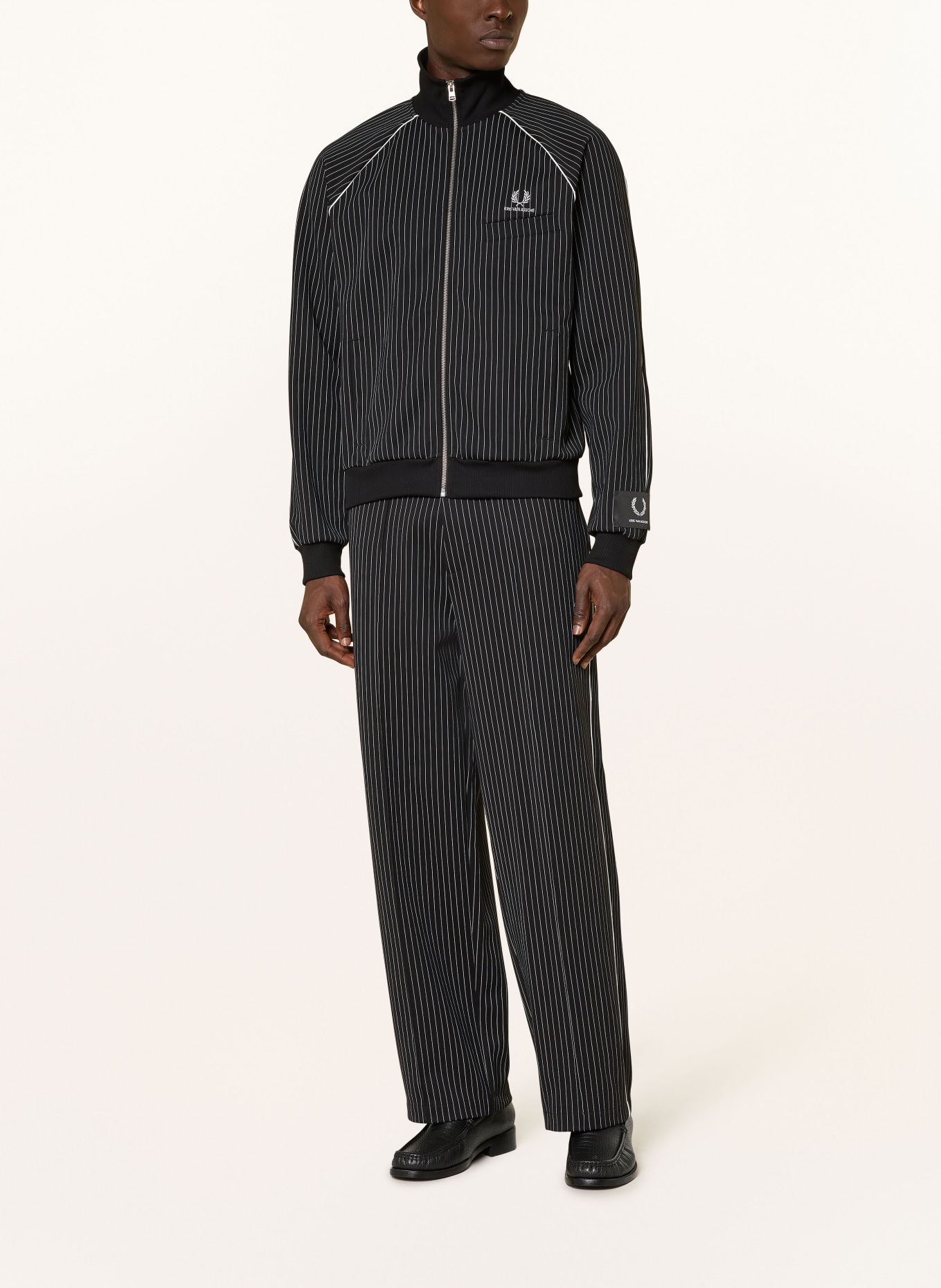 FRED PERRY Hose im Jogging-Stil Regular Fit: SCHWARZ / WEISS