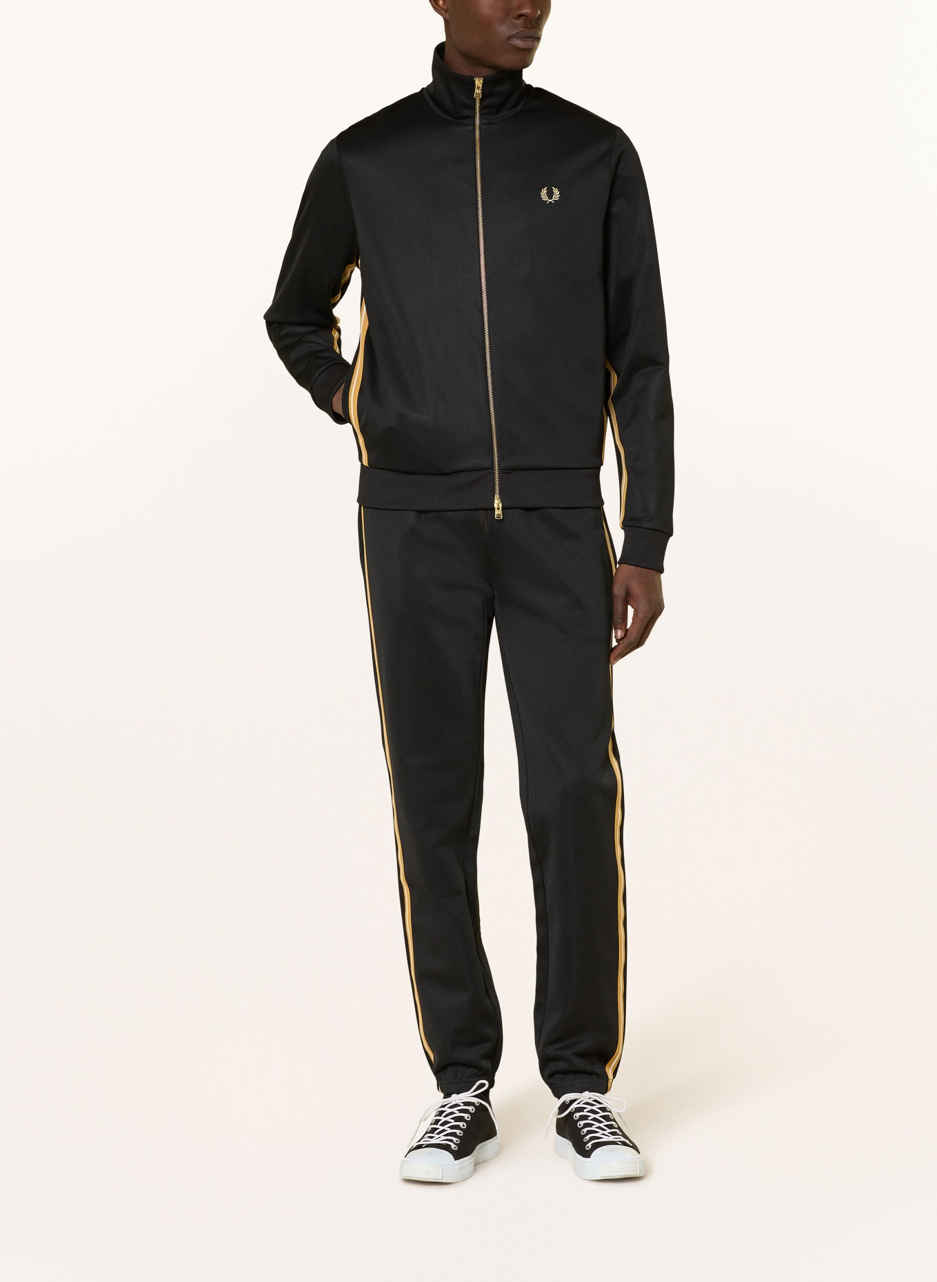 FRED PERRY mikina: ČERNÁ / TMAVĚ ŽLUTÁ / BÍLÁ