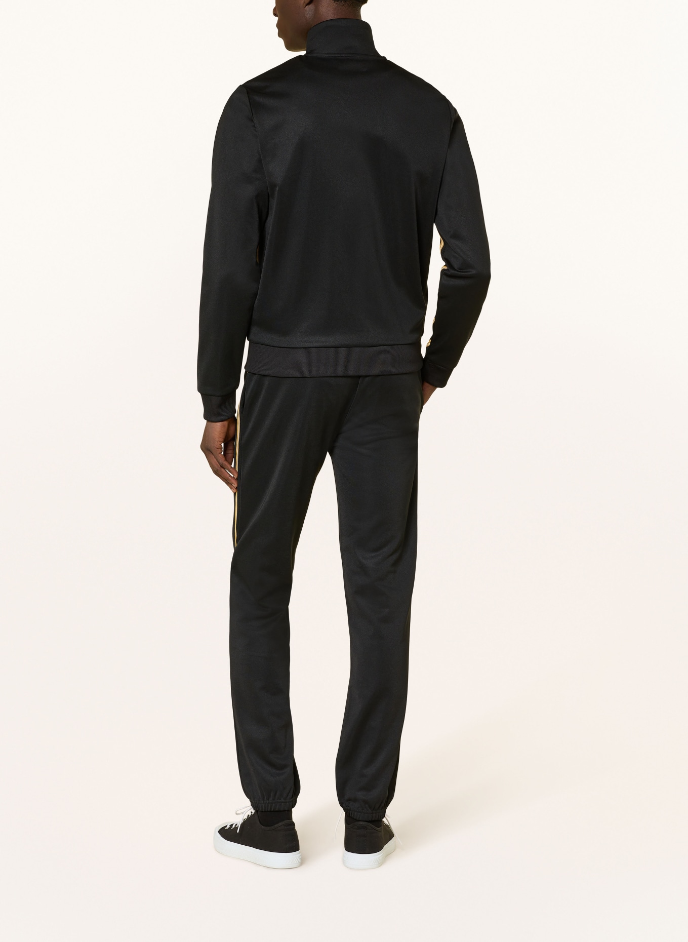 FRED PERRY mikina: ČERNÁ / TMAVĚ ŽLUTÁ / BÍLÁ