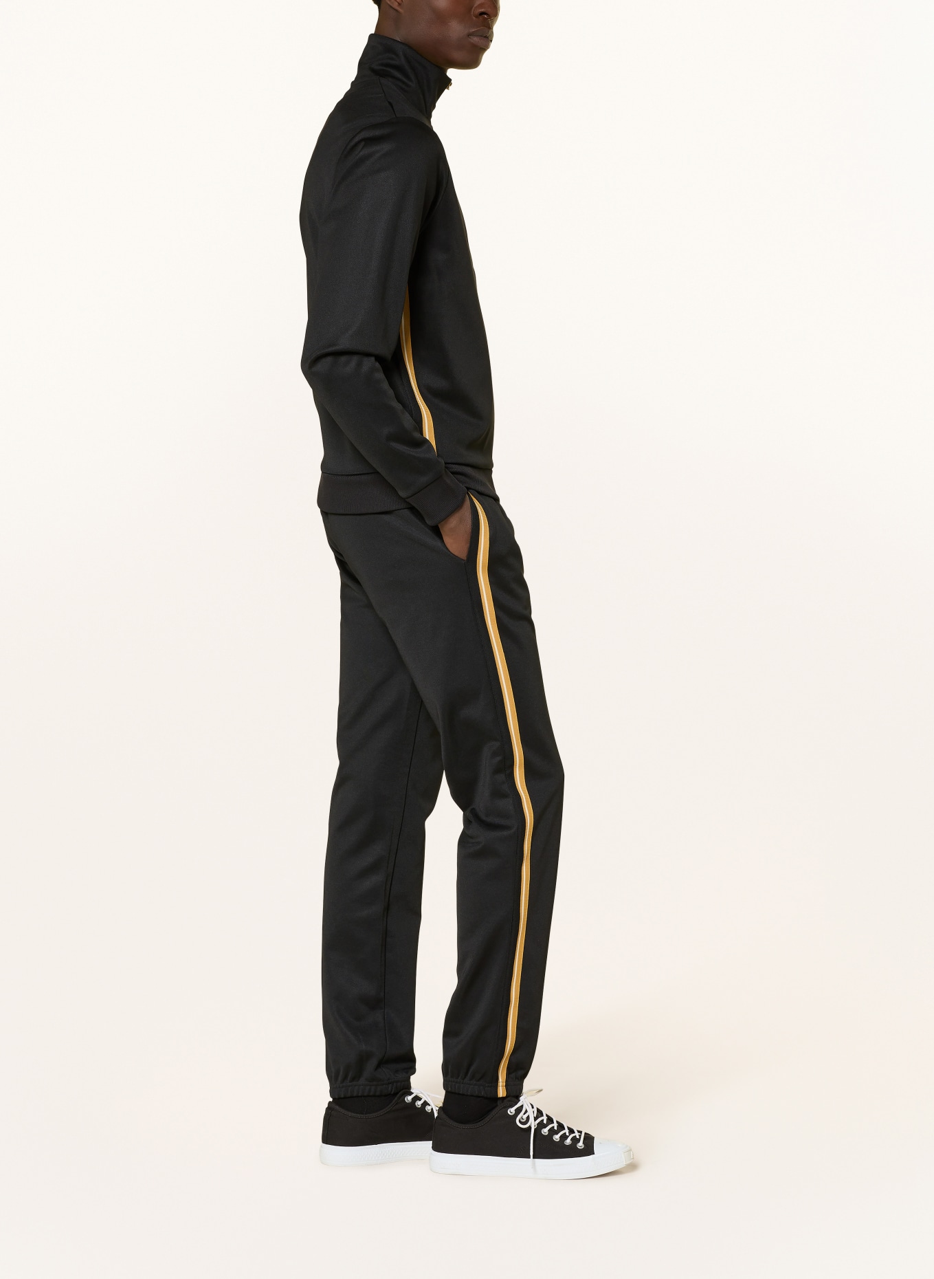 FRED PERRY Kalhoty ve stylu joggingových kalhot Regular Fit s pruhy Galon: ČERNÁ