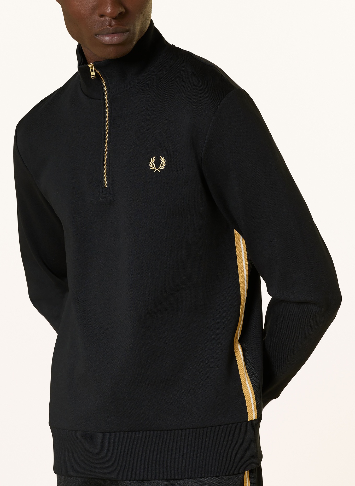 FRED PERRY Sweat-Troyer: ČERNÁ