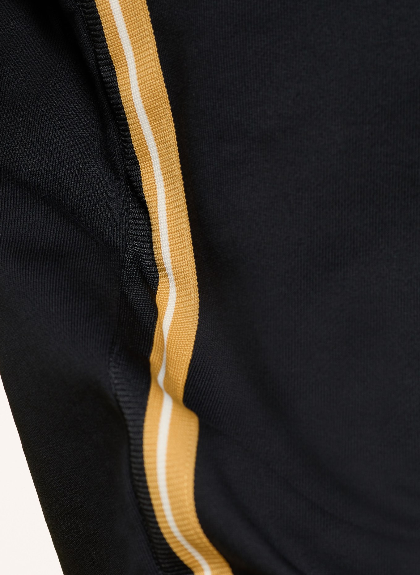 FRED PERRY Sweat-Troyer: ČERNÁ