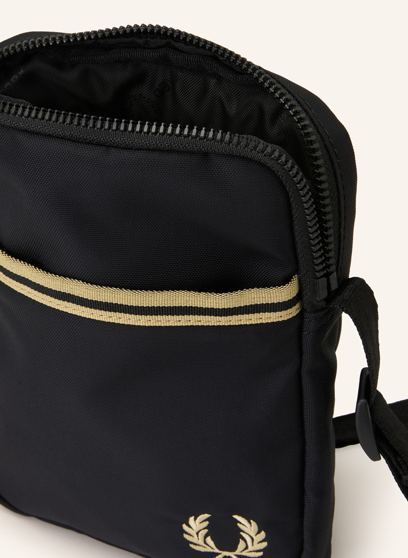 FRED PERRY Umhängetasche SMALL: SCHWARZ