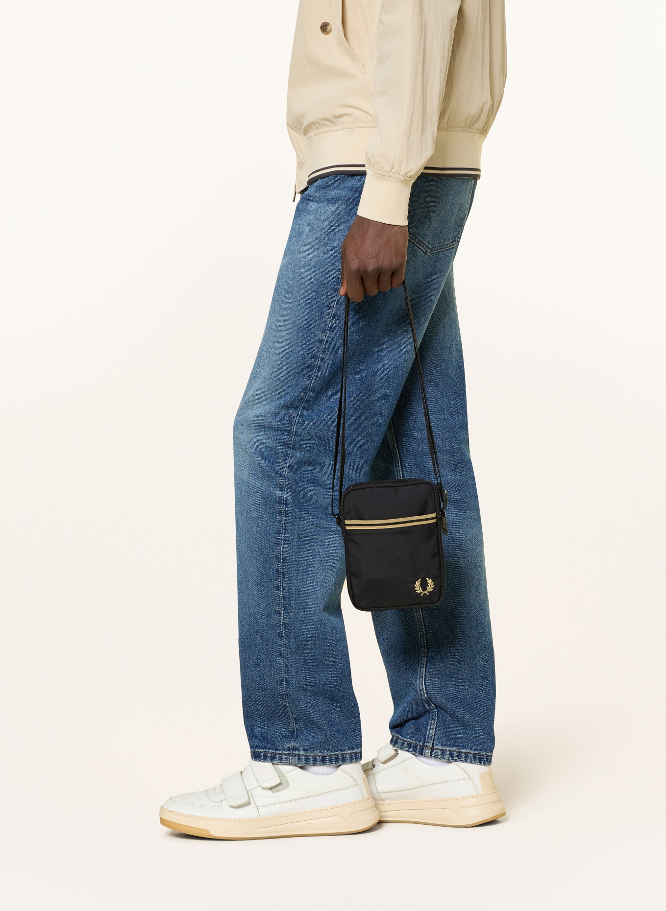 FRED PERRY Umhängetasche SMALL: SCHWARZ