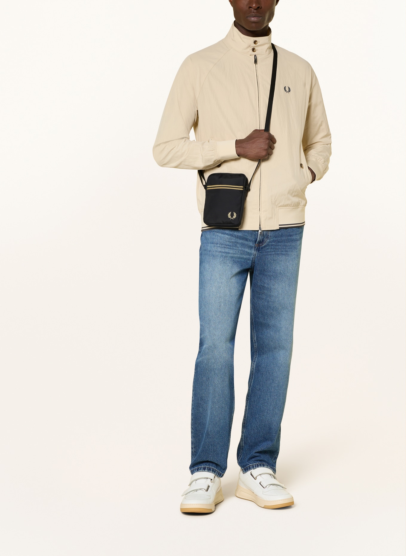 FRED PERRY Umhängetasche SMALL: SCHWARZ