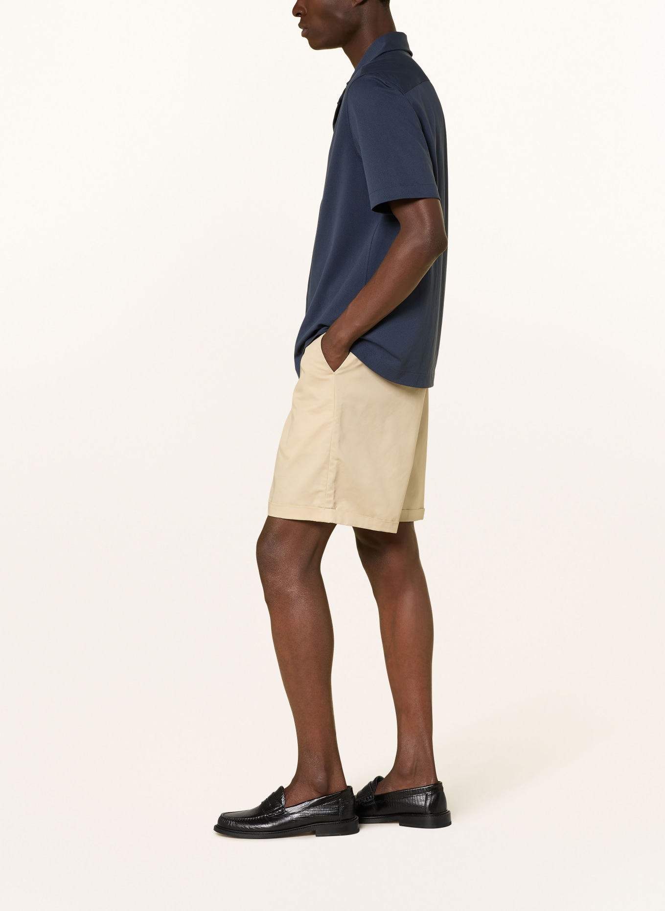 FRED PERRY Shorts: CREME
