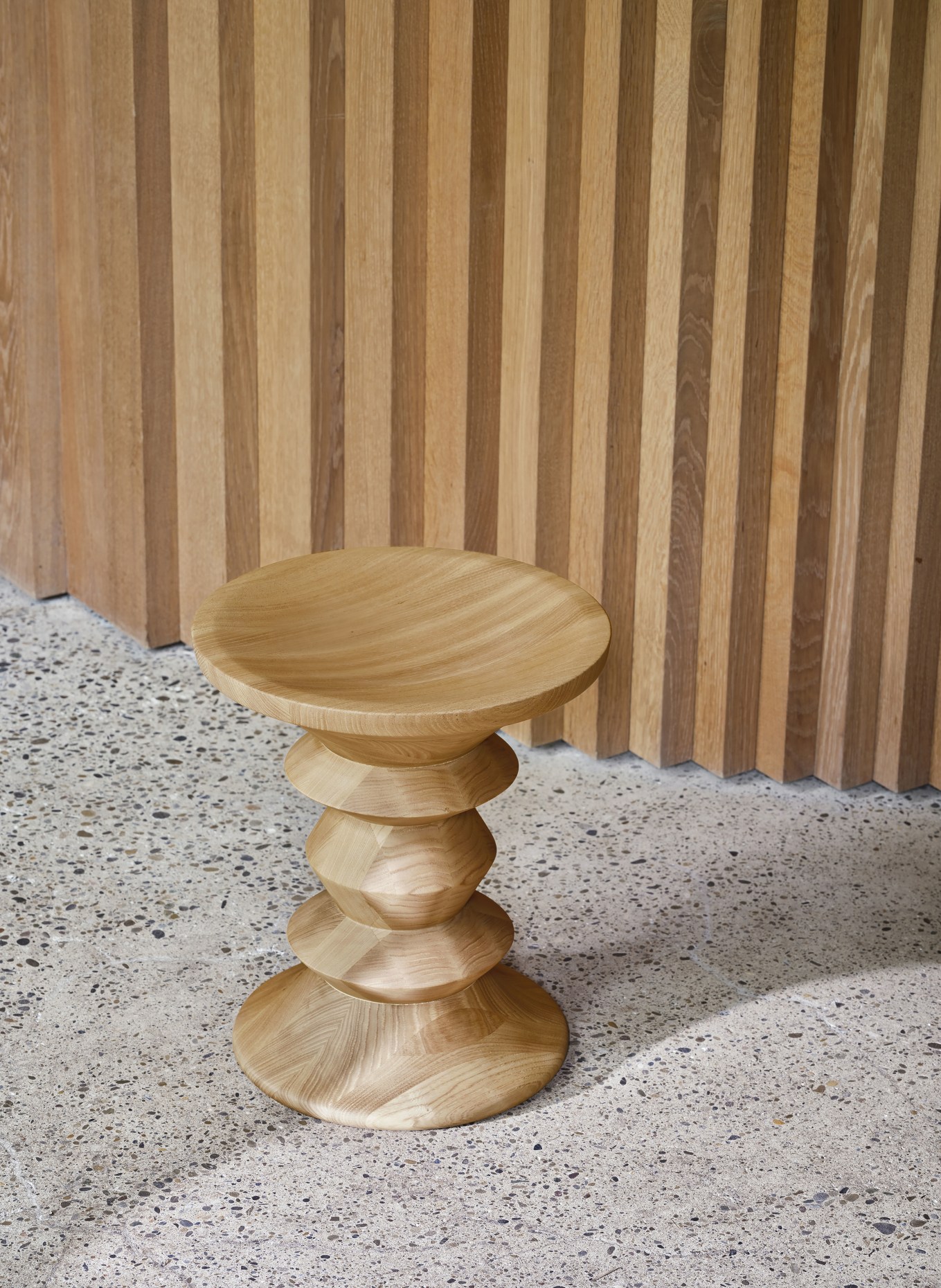 vitra Stolička EAMES STOOL MODEL A: SVĚTLE HNĚDÁ