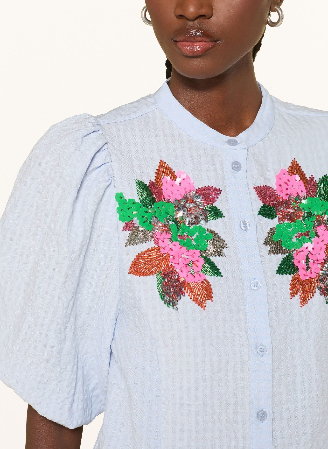 ESSENTIEL ANTWERP Bluse JAIDEN mit Pailletten: HELLBLAU / PINK / GRÜN