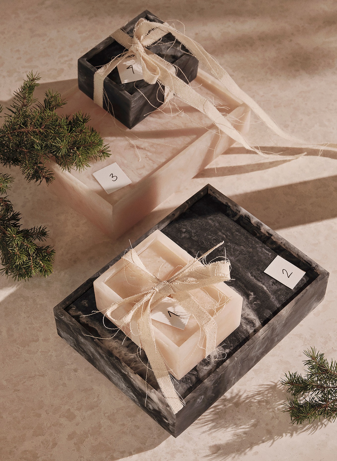 Ferm LIVING Pojemnik do przechowywania MIST: BIAŁY / ECRU