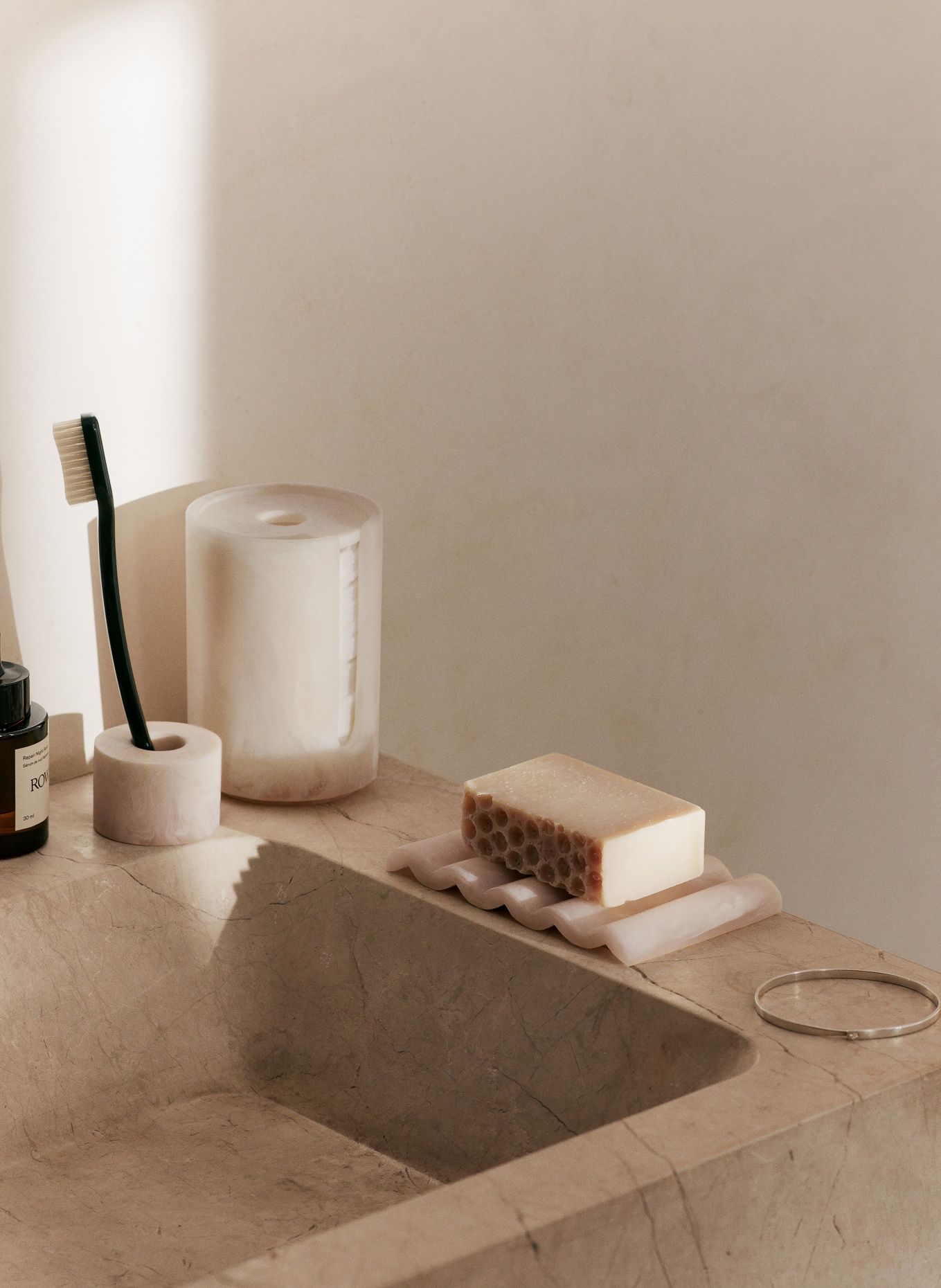 Ferm LIVING Aufbewahrungsbox MIST: LACHS / WEISS