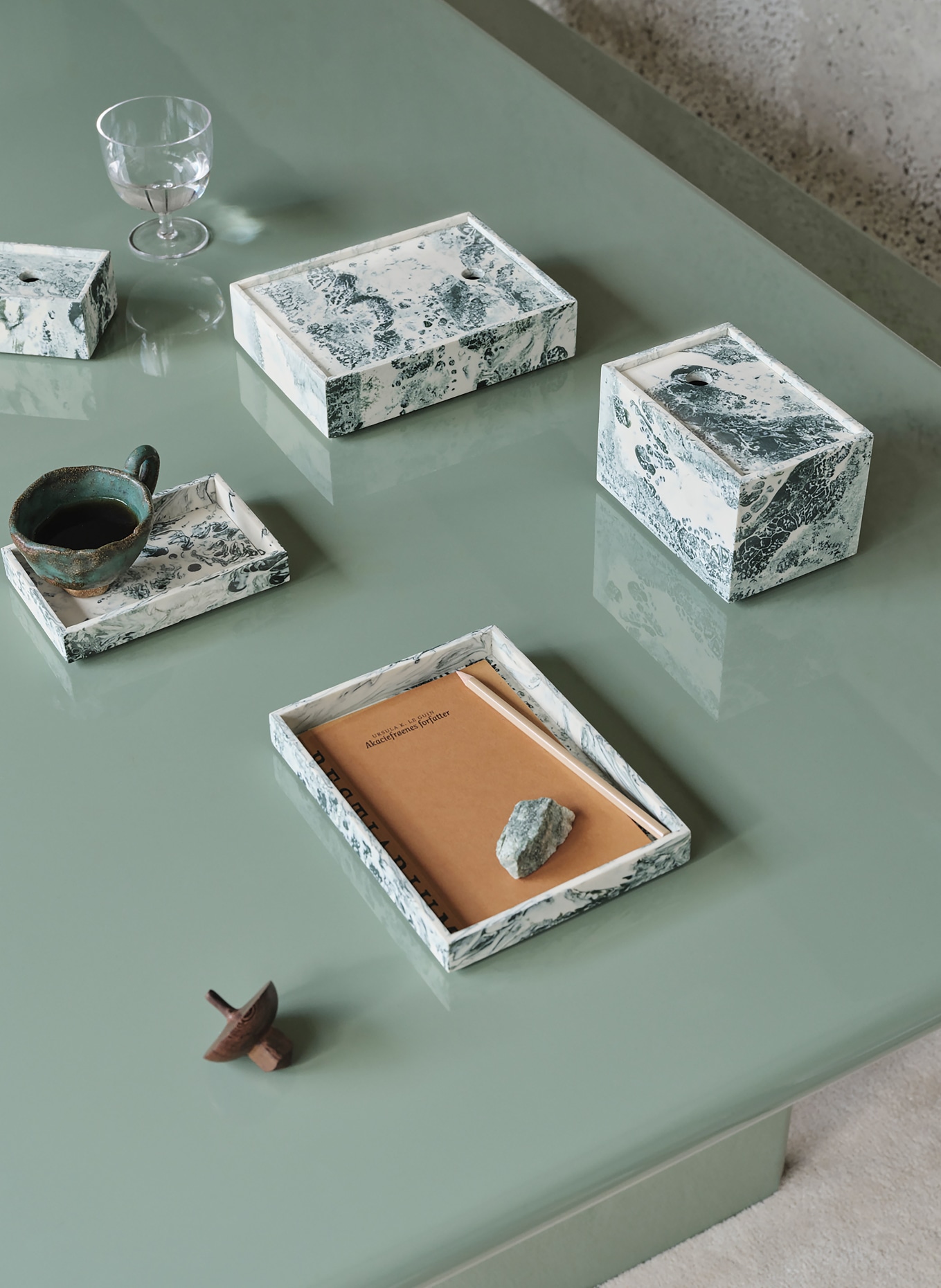 Ferm LIVING Pojemnik do przechowywania MIST: CIEMNOZIELONY / JASNOZIELONY