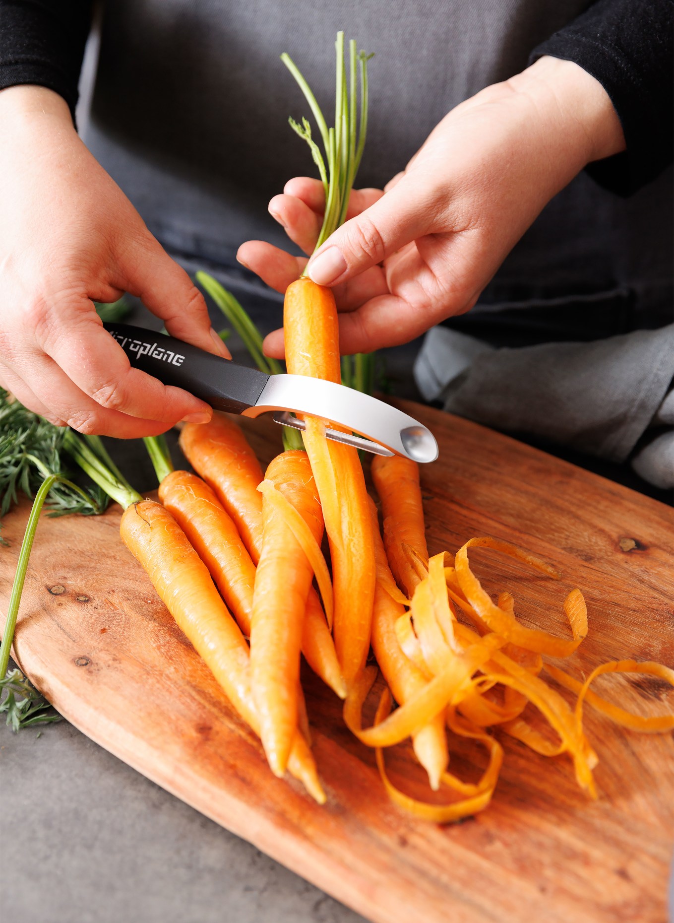 Microplane Gemüseschäler: SCHWARZ