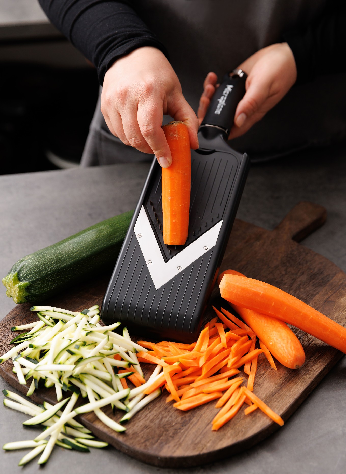 Microplane V-Hobel: SCHWARZ / SILBER