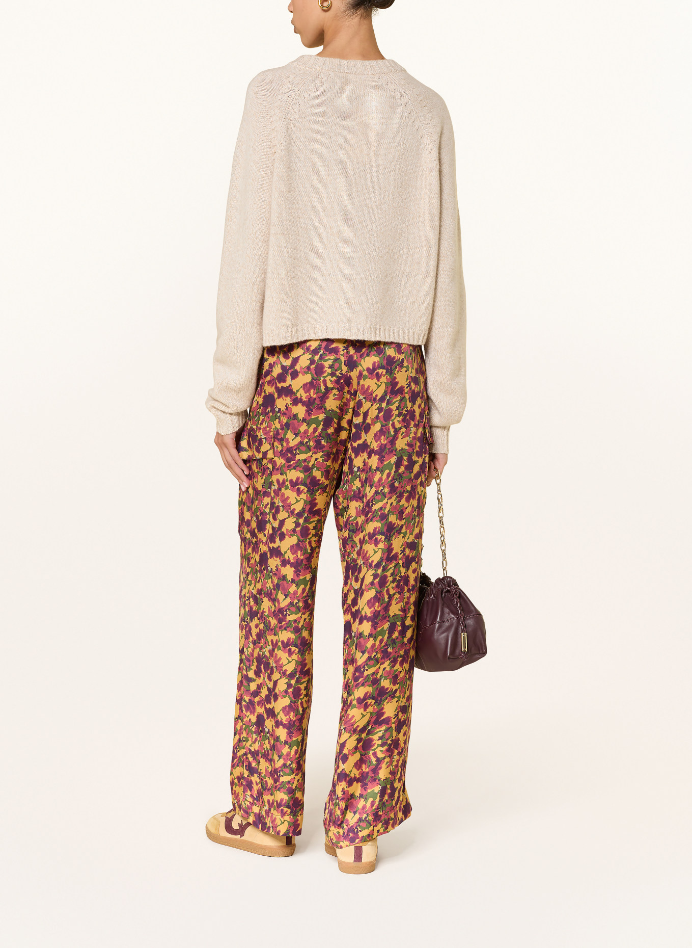 ba&sh Cargohose NARY aus Satin: DUNKELGELB / DUNKELLILA / GRÜN