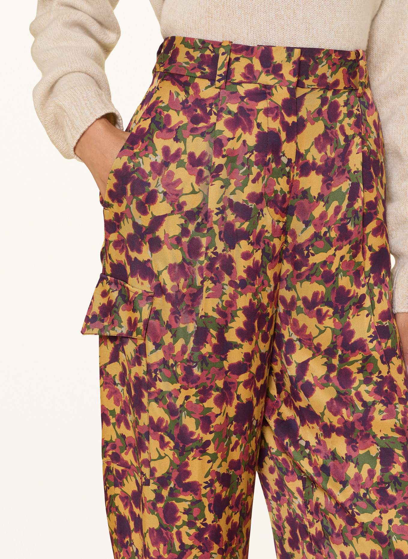 ba&sh Cargohose NARY aus Satin: DUNKELGELB / DUNKELLILA / GRÜN