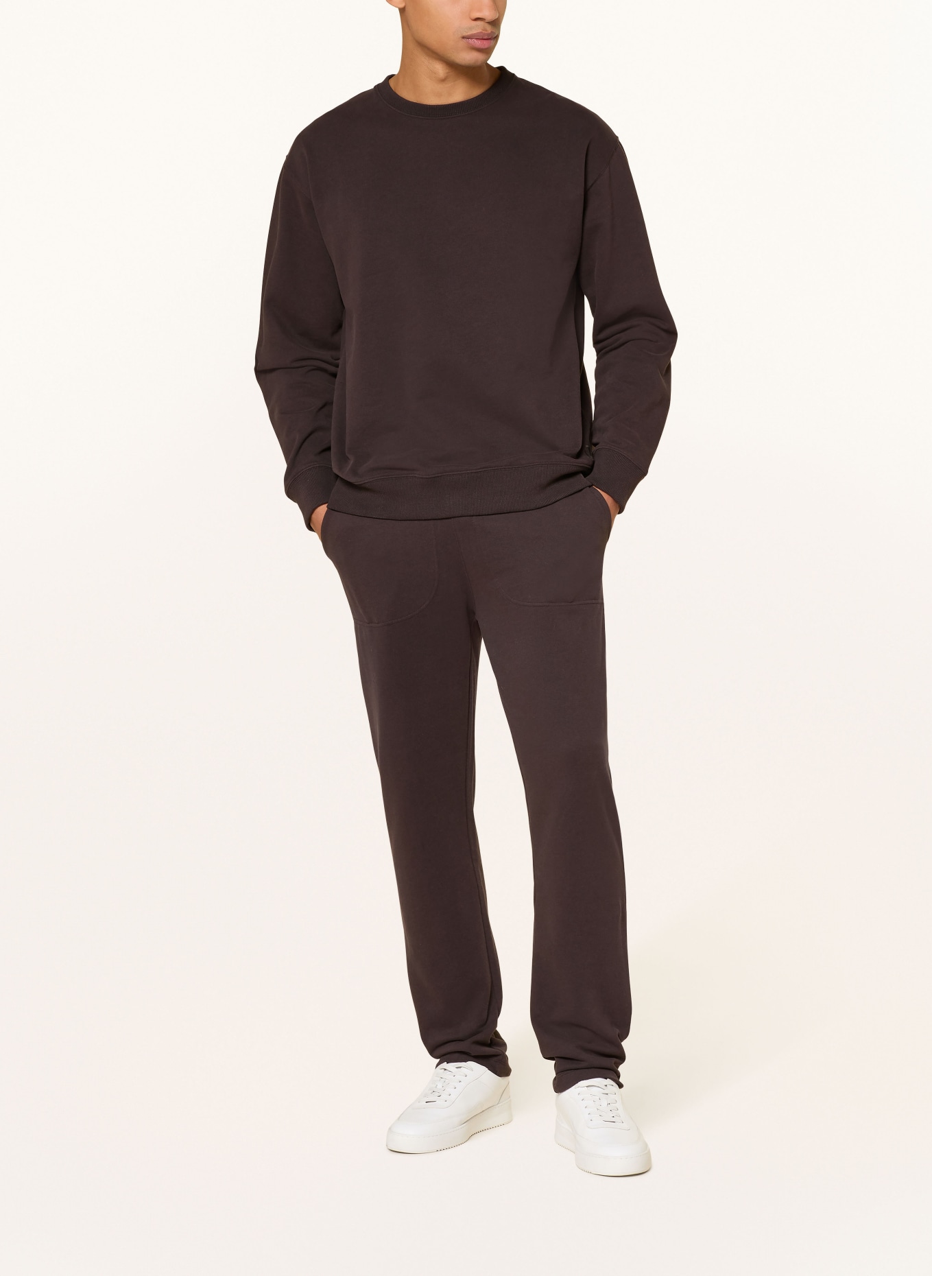 Juvia sweatpants: DARK BROWN
