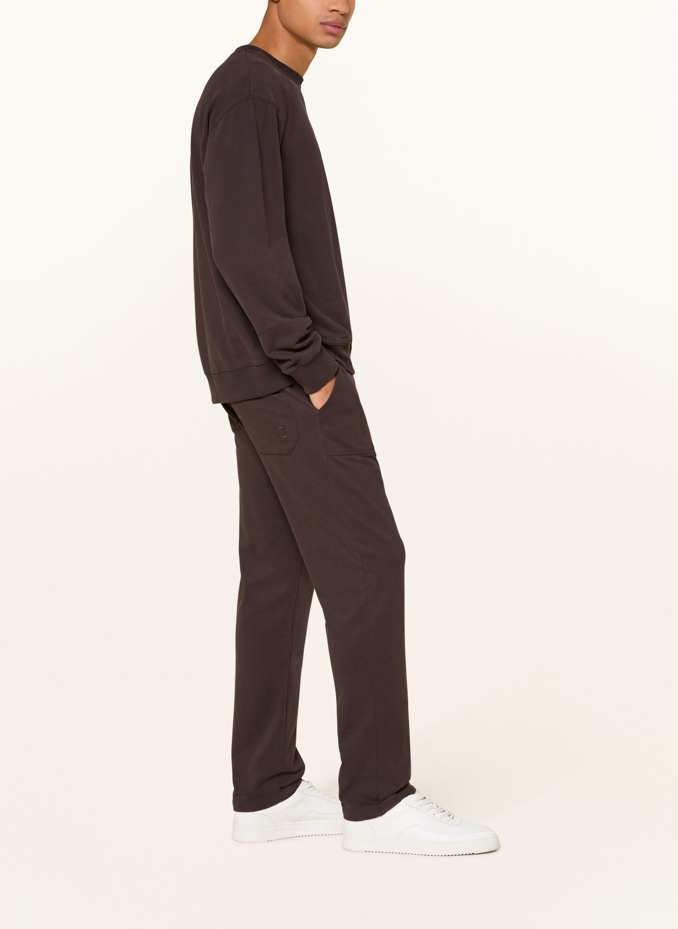 Juvia sweatpants: DARK BROWN