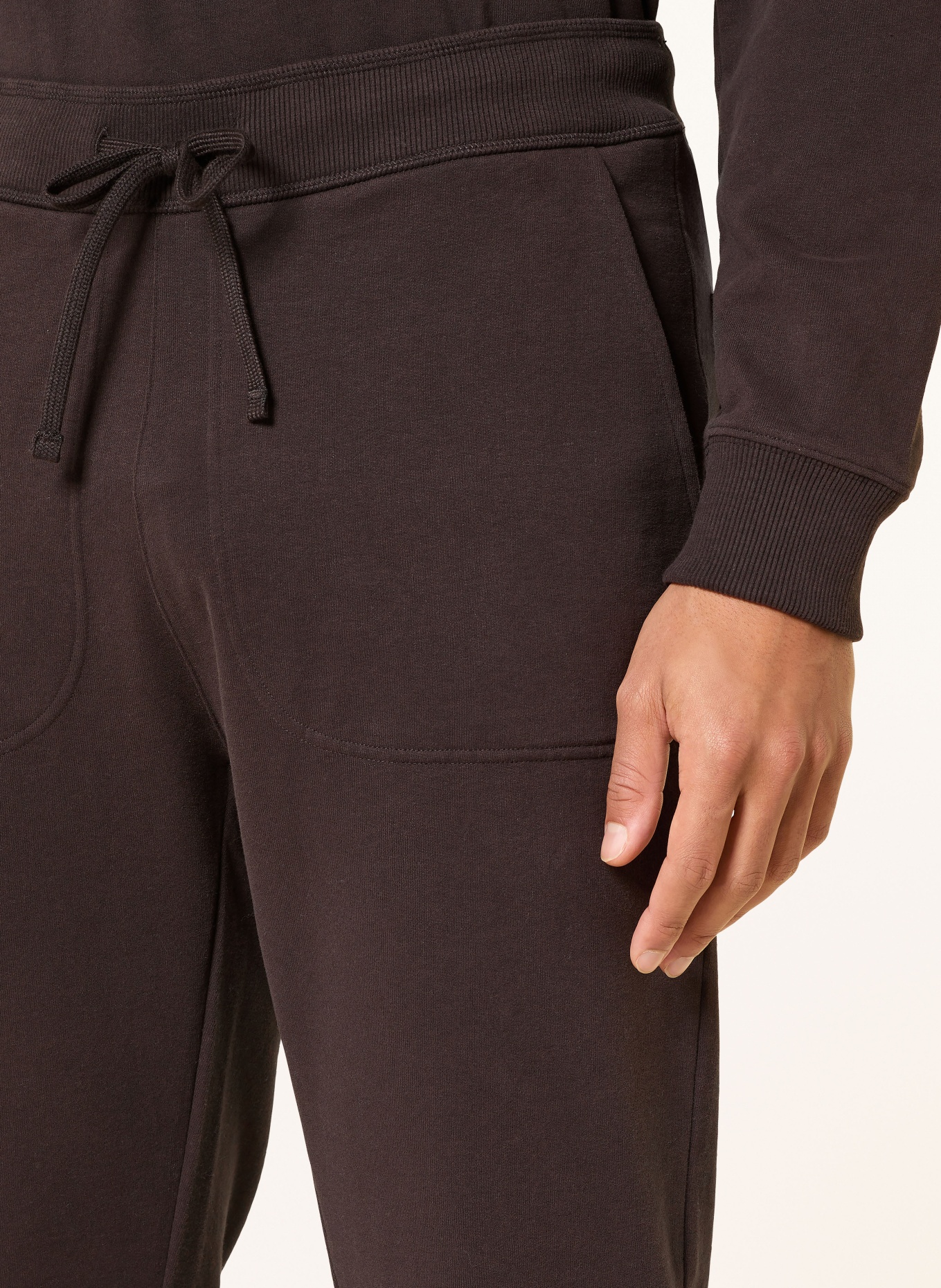 Juvia sweatpants: DARK BROWN