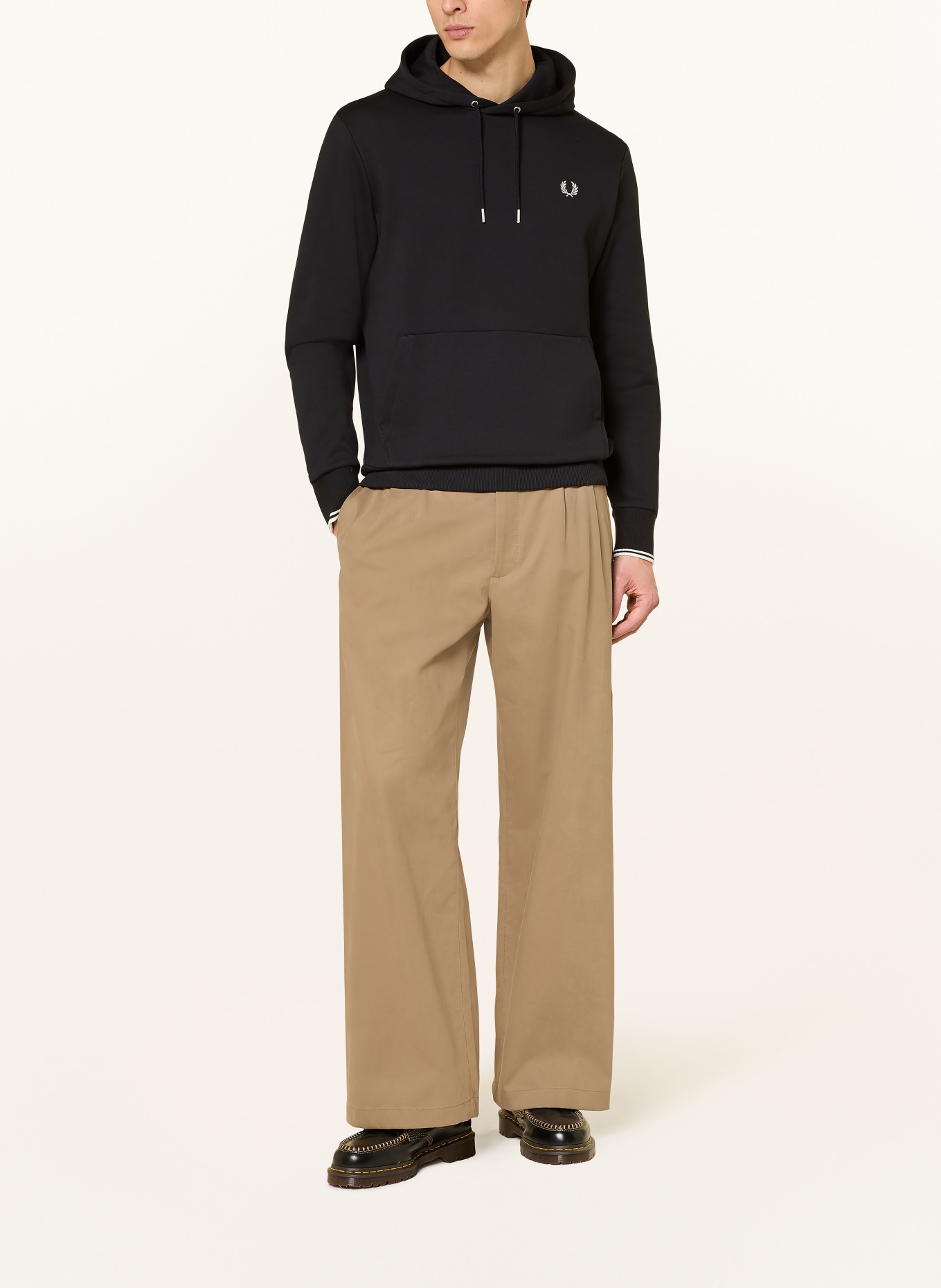 FRED PERRY Hoodie M2643: SCHWARZ