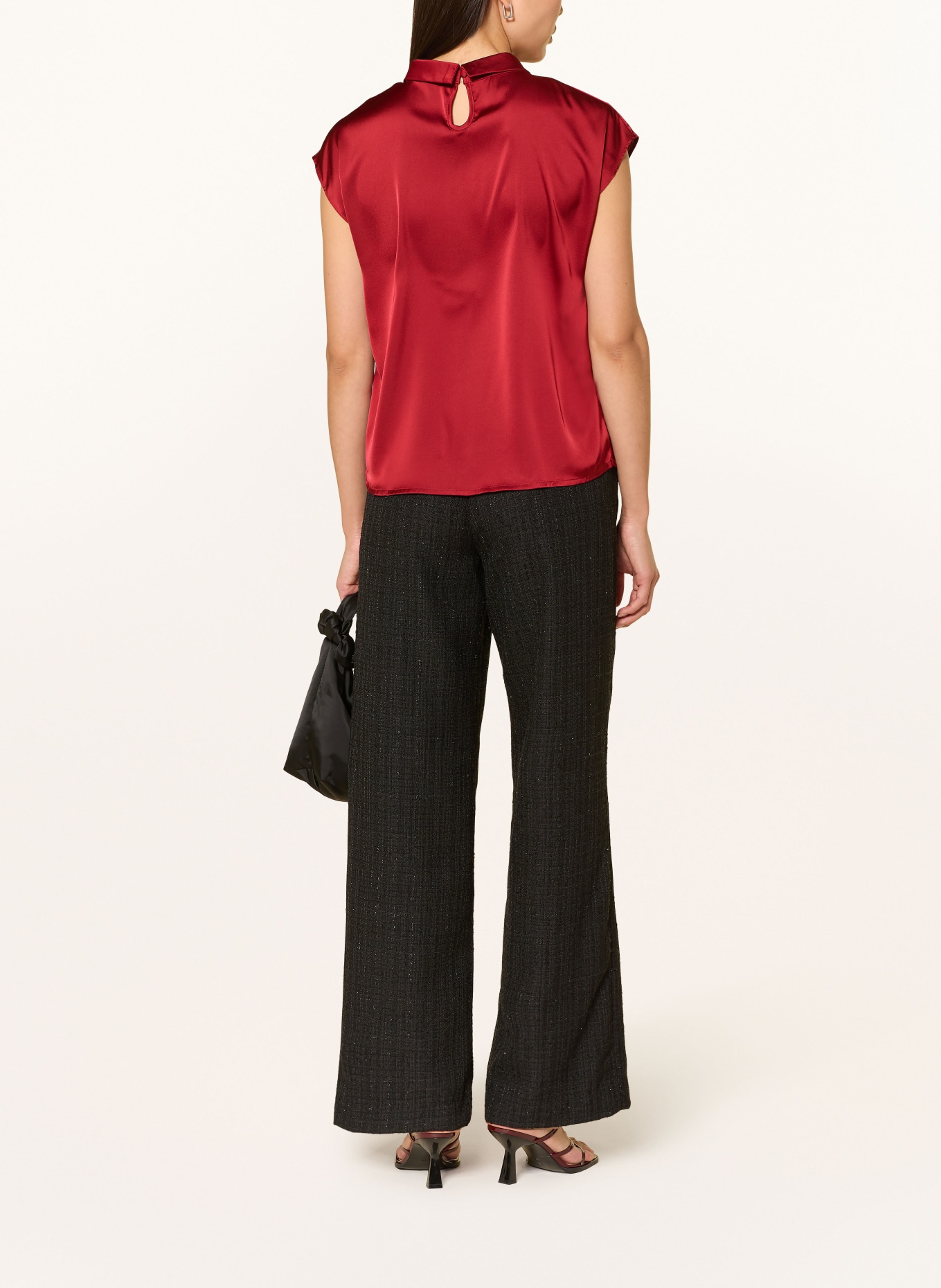 NEO NOIR Blusenshirt FLEUR aus Satin: DUNKELROT