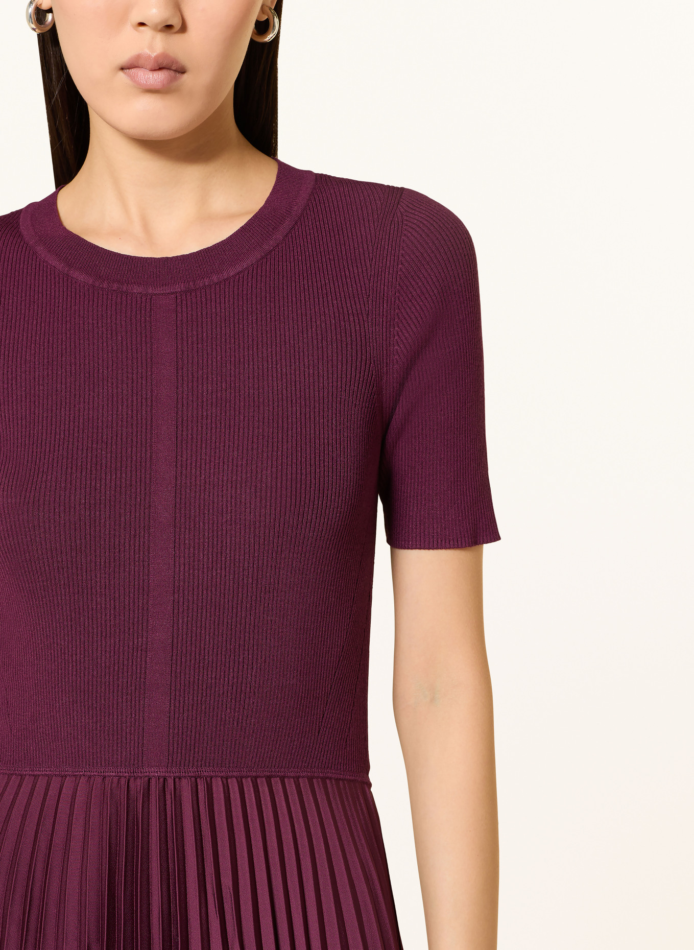 BOSS Kleid FADRIDI im Materialmix mit Plissees: DUNKELROT