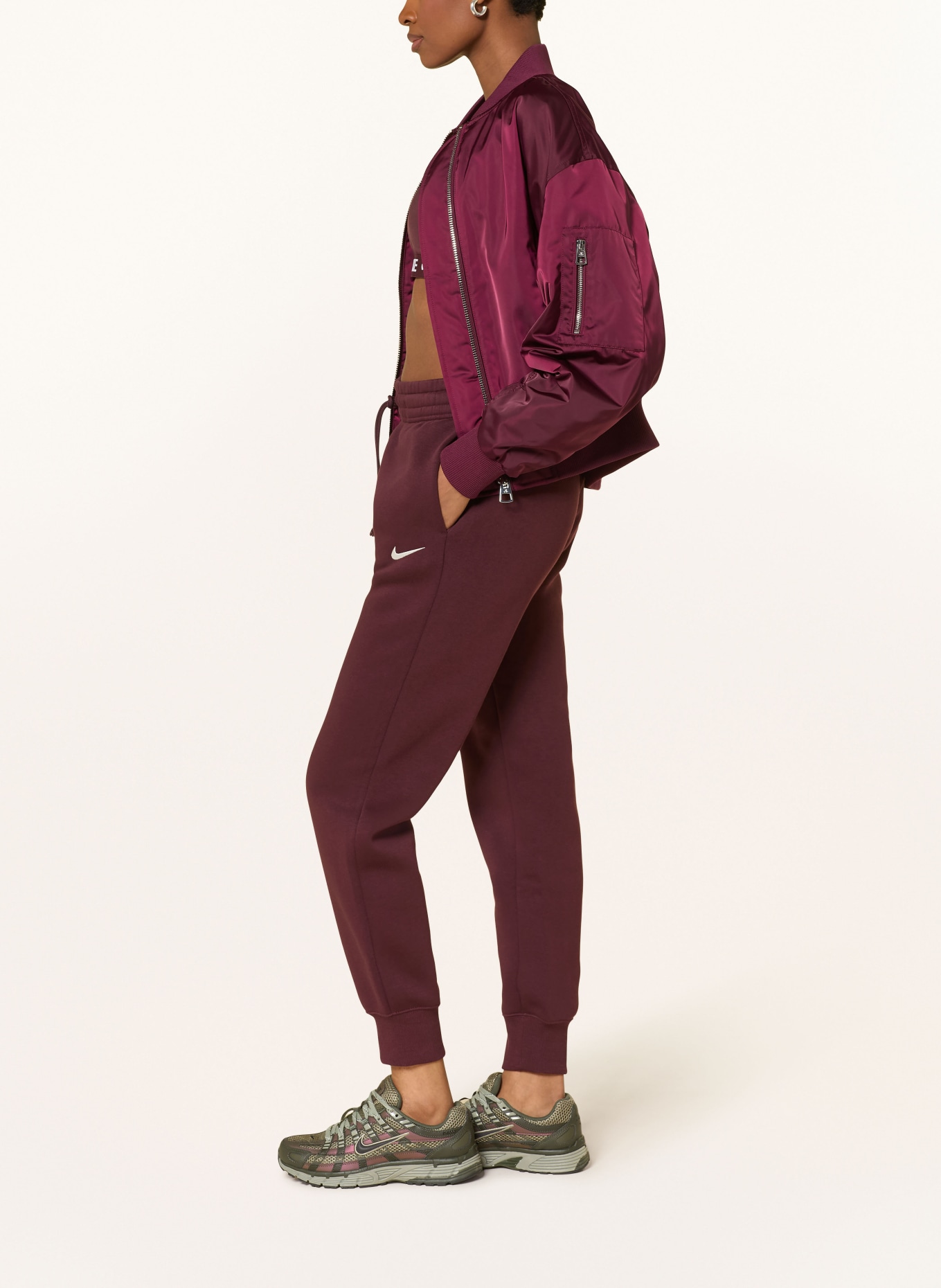 Nike Sweatpants SPORTSWEAR PHOENIX: DUNKELROT
