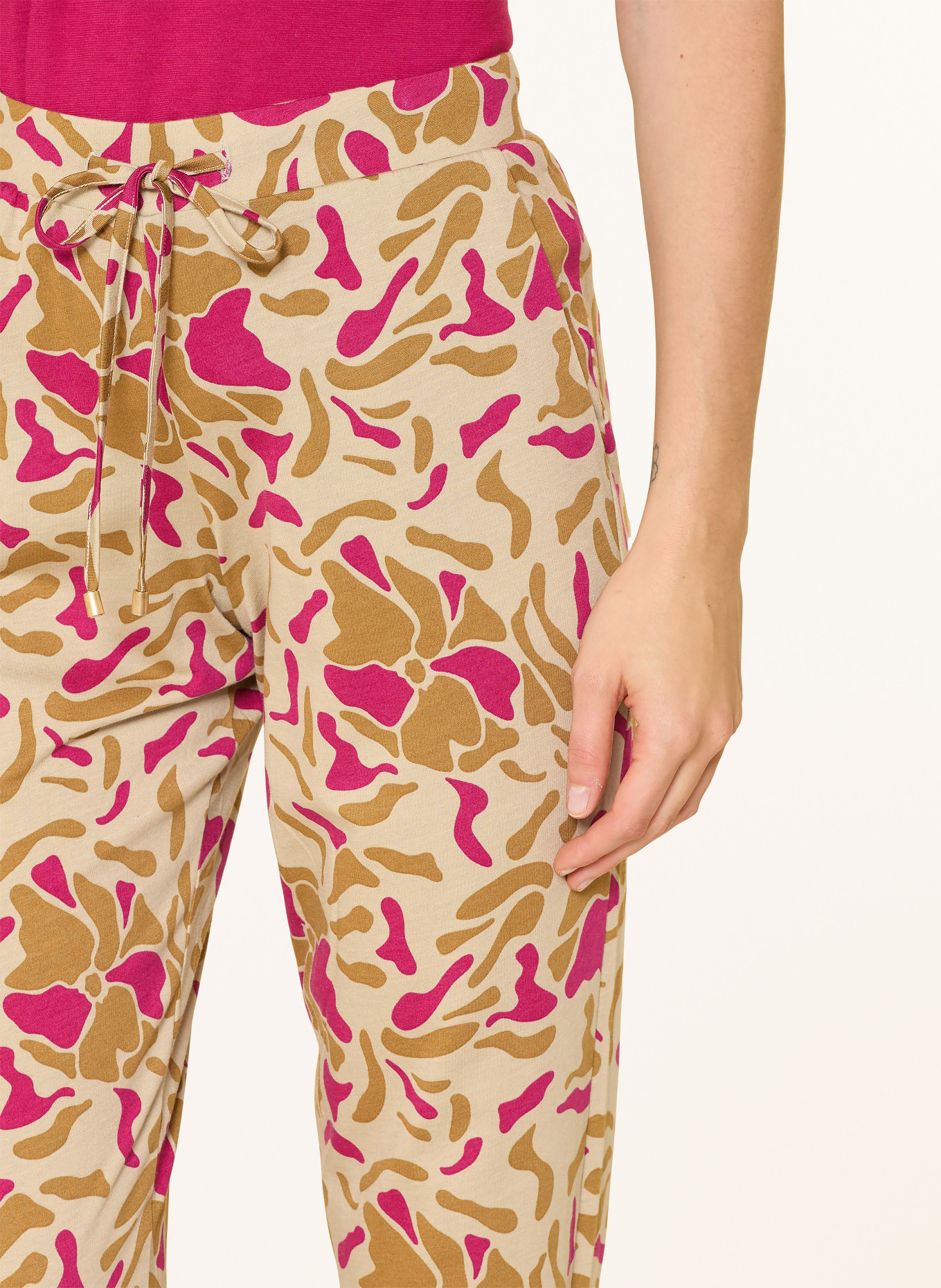 HANRO lounge pants: BEIGE / COGNAC / NEON RED